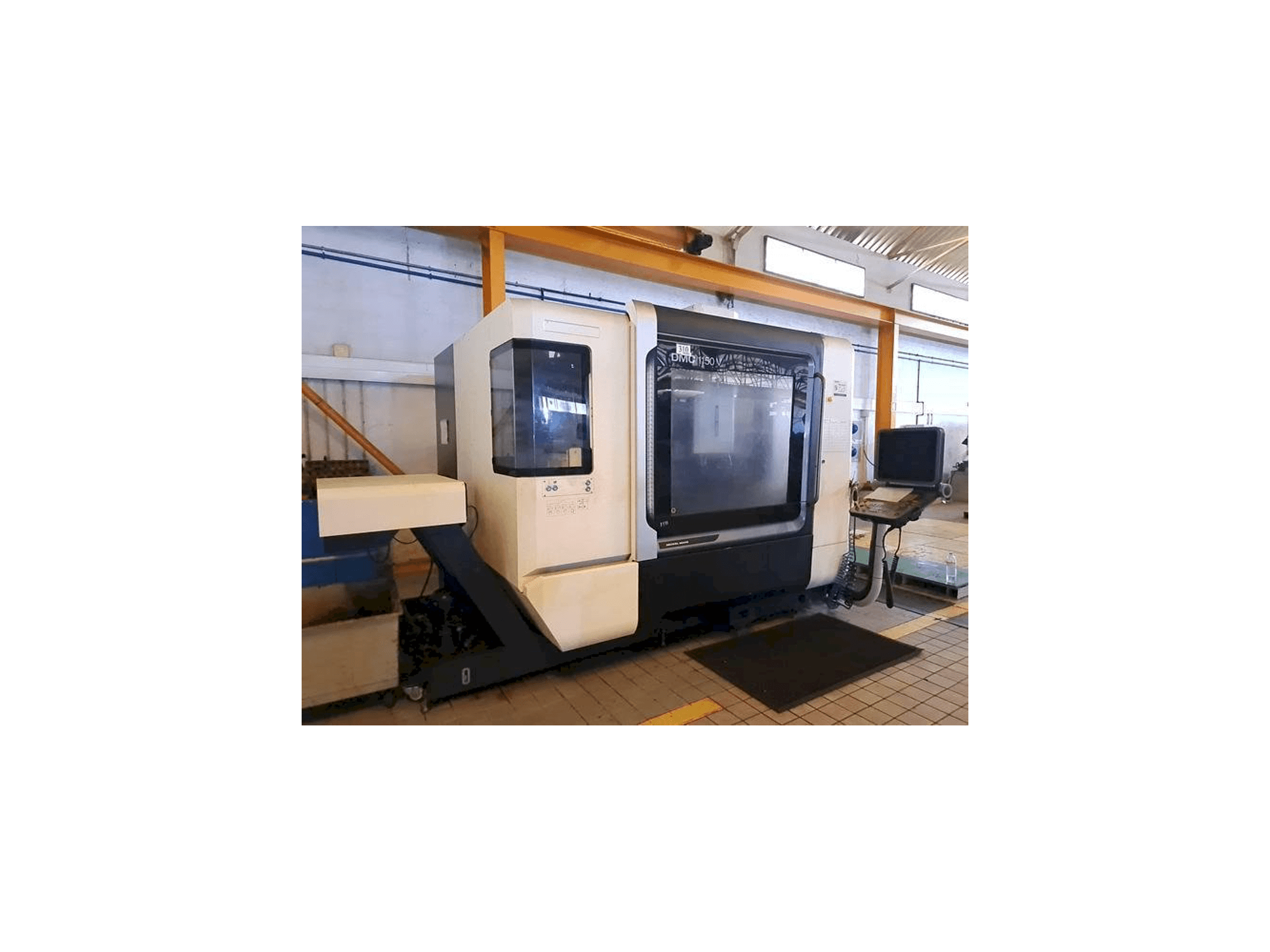 Koneen DMG MORI DMC 1150V etunäkymä