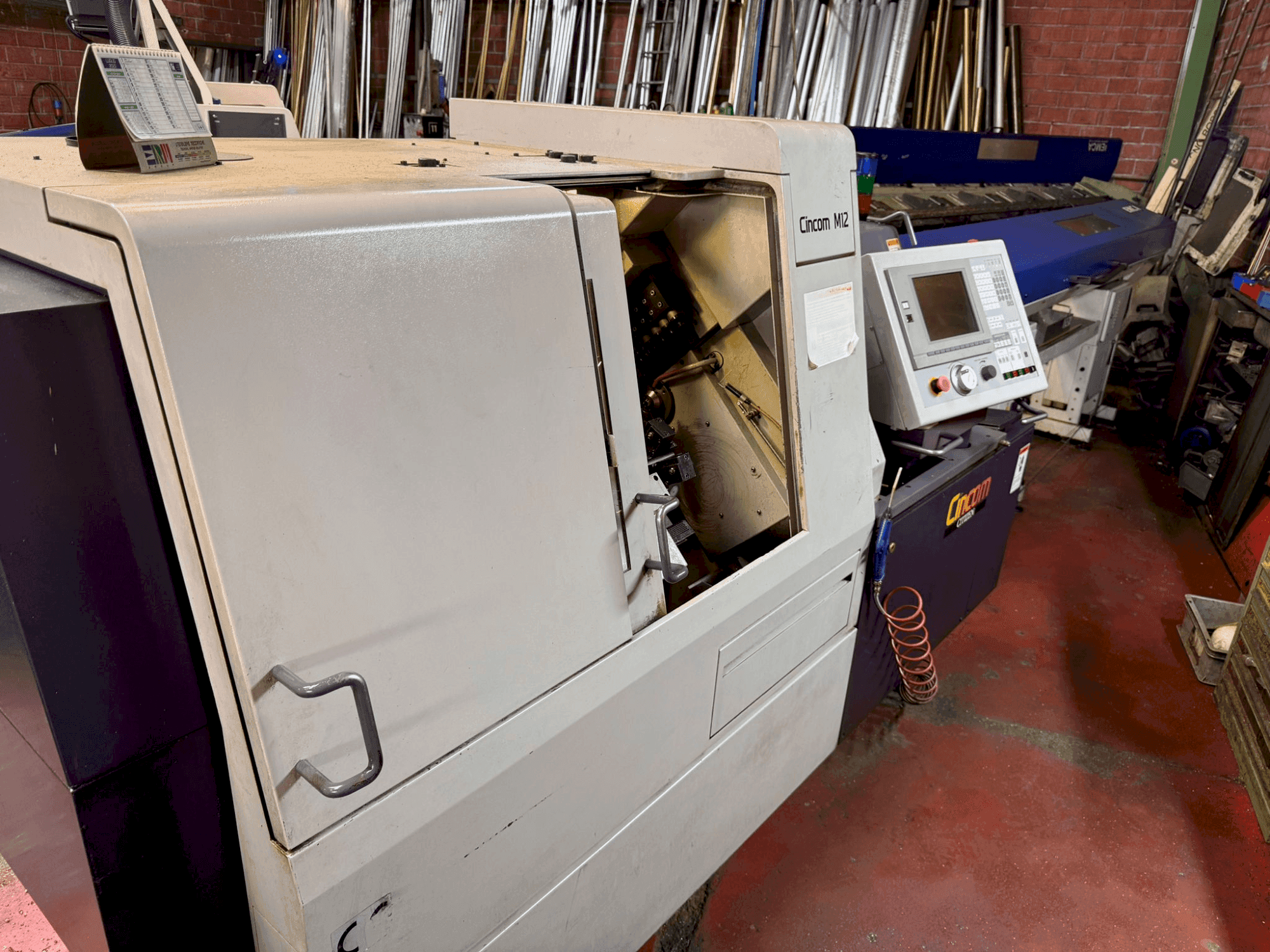 Koneen Citizen CINCOM M12 etunäkymä