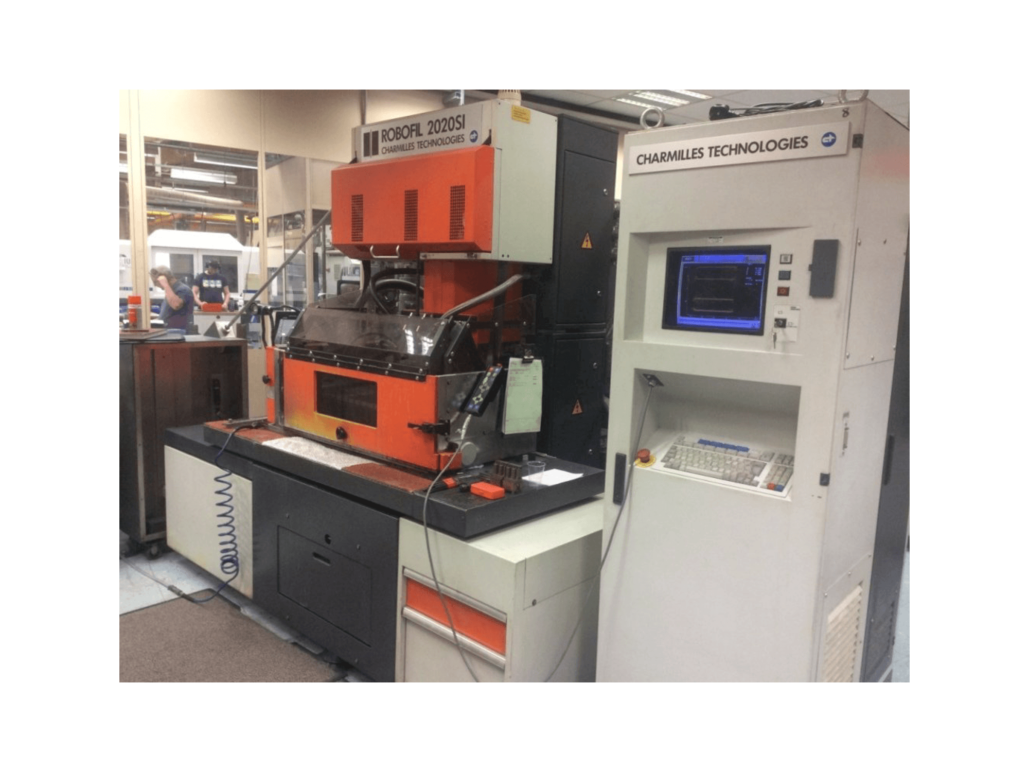 Koneen CHARMILLES Robofil 2020 SI etunäkymä