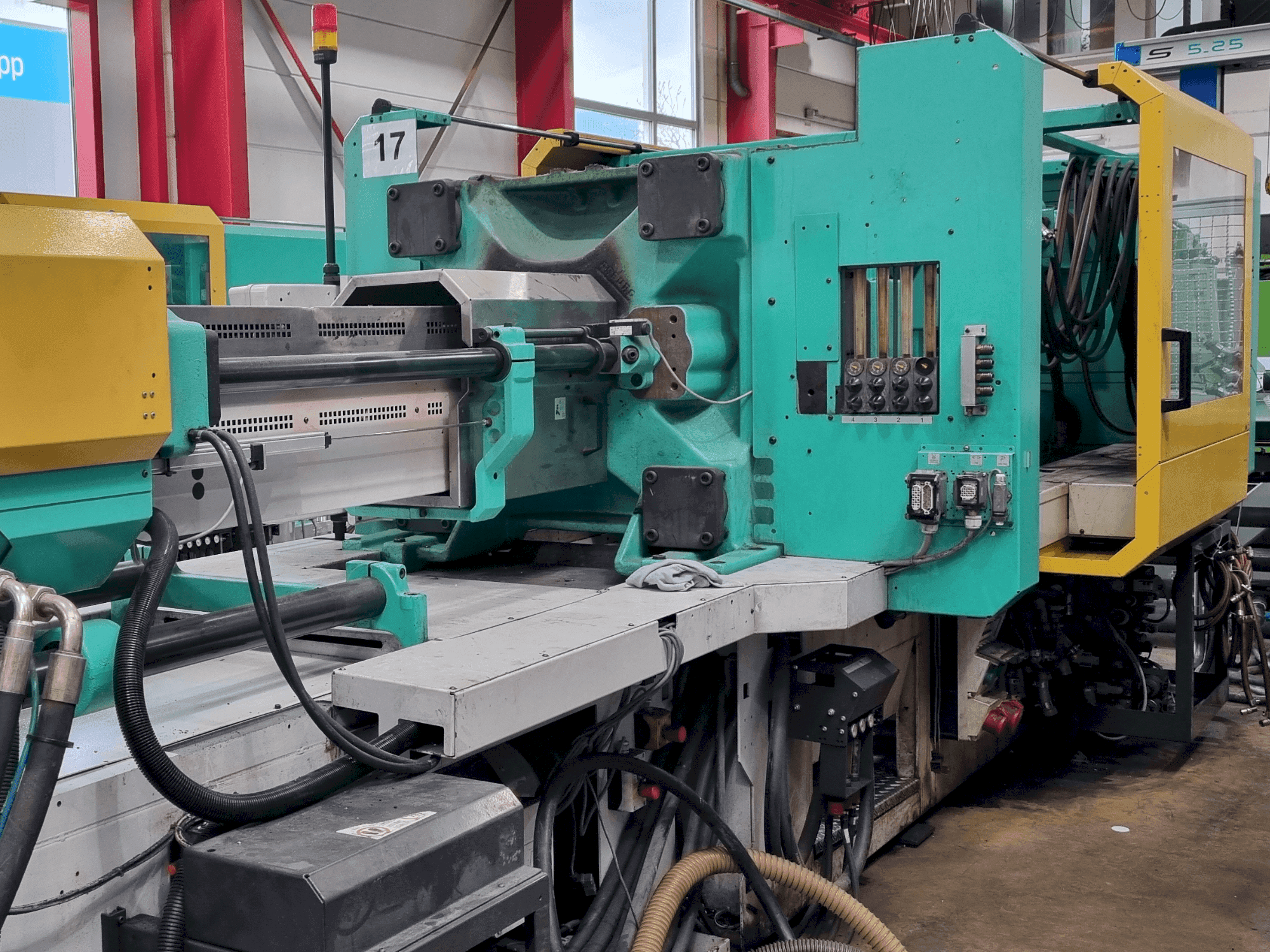 Koneen Arburg 630 S 2500-1300 ECO etunäkymä