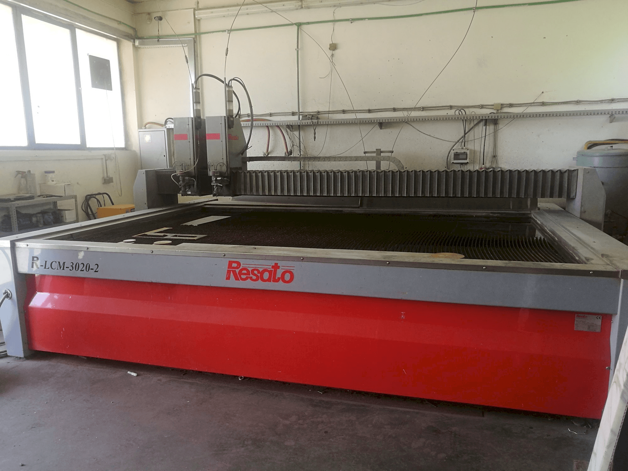 Koneen Resato R-LCM 3020-2 etunäkymä