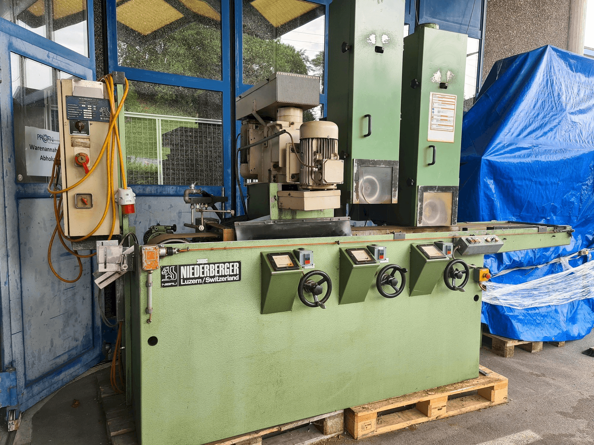 Koneen NIEDERBERGER UV F04 F43 etunäkymä