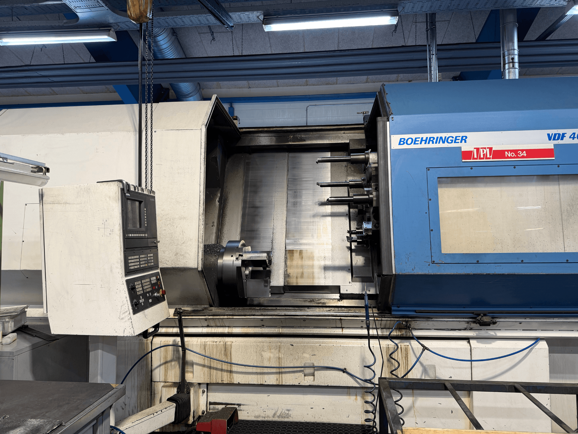 Vaakasuora sorvauskone BOEHRINGER VDF 400 CM, etukuva, jossa näkyy ohjauspaneeli ja päätyöalue.