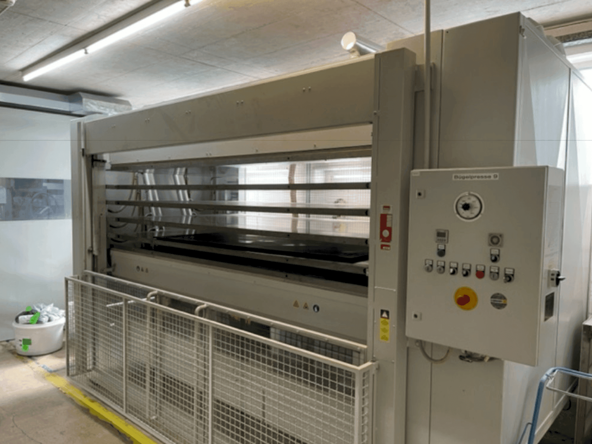 Koneen LANGZAUNER LZT 80 /5-SO etunäkymä