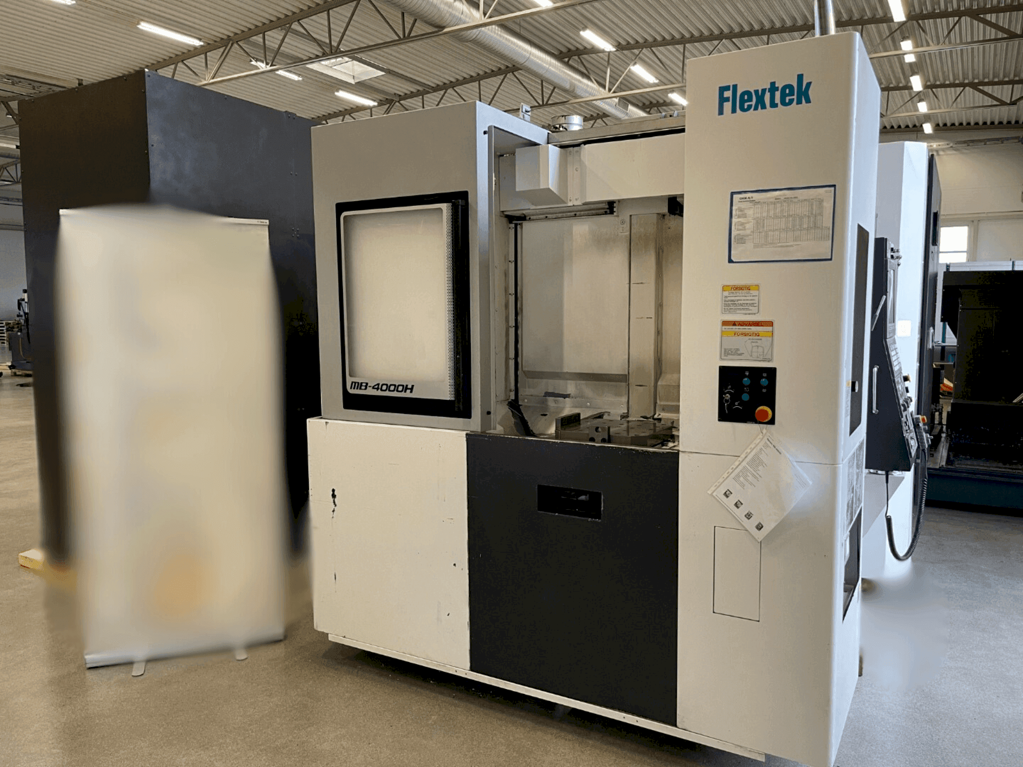 Koneen Okuma MB-4000H etunäkymä