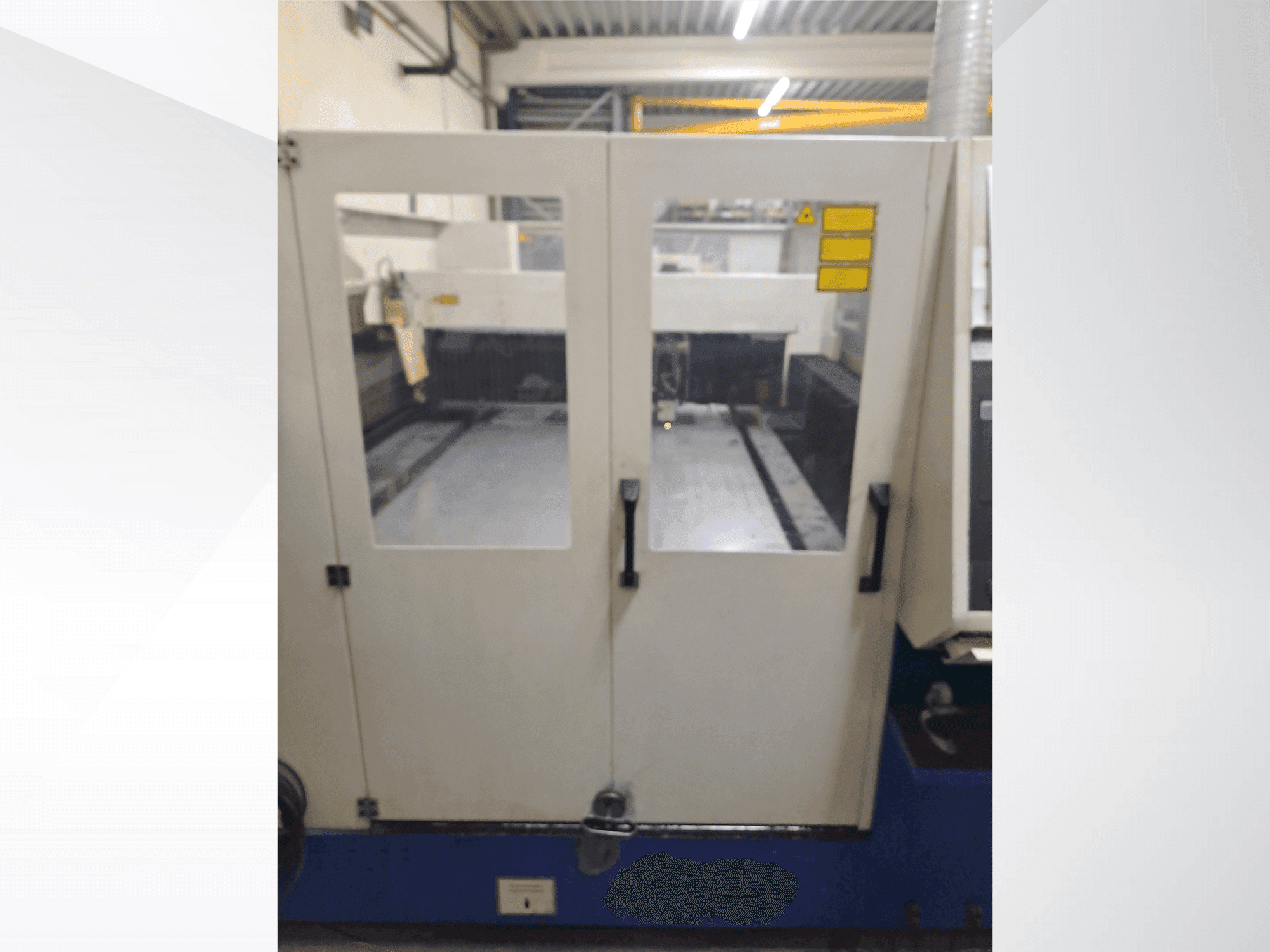 Koneen TRUMPF TRUMATIC 3030 etunäkymä