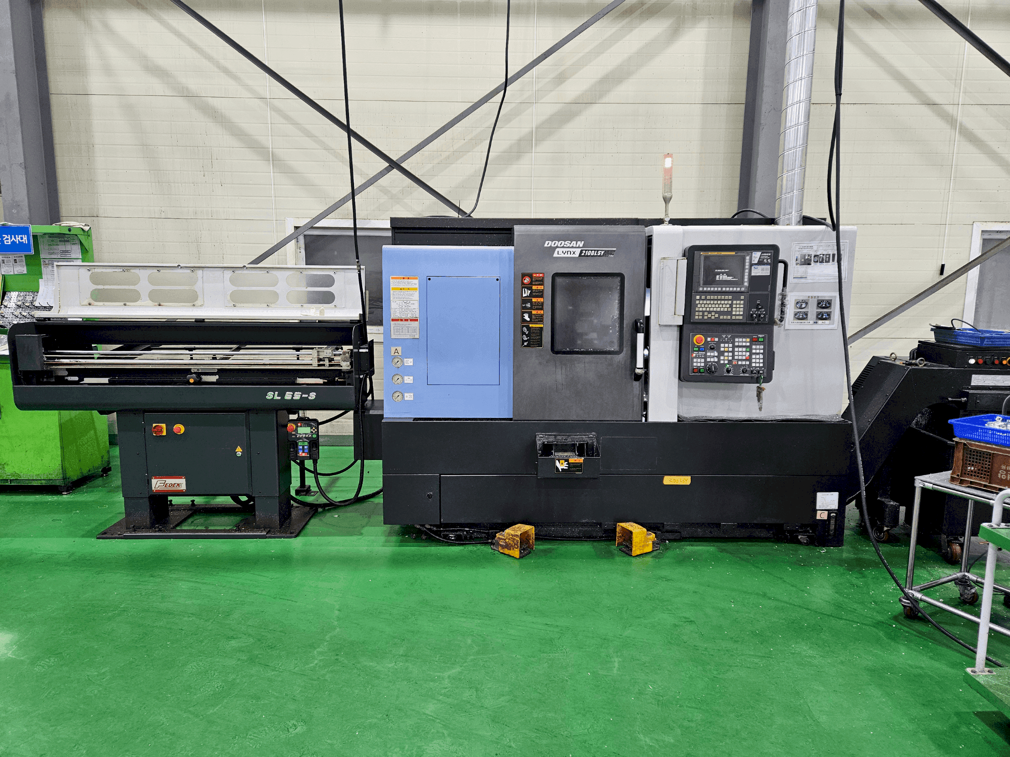 Koneen DOOSAN LYNX 2100 LSYB etunäkymä