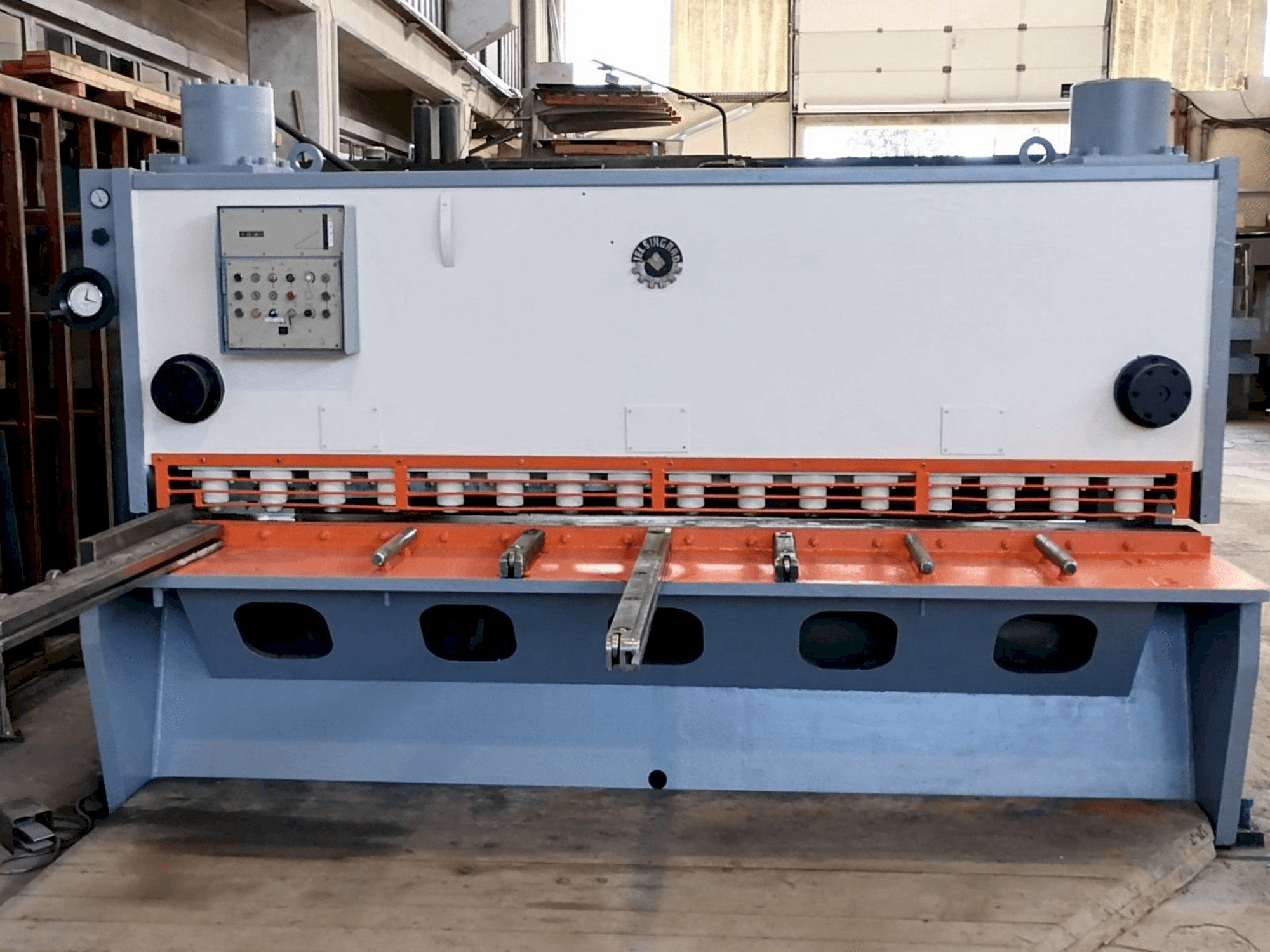 Koneen Jelšingrad MVCS 3100/13 etunäkymä