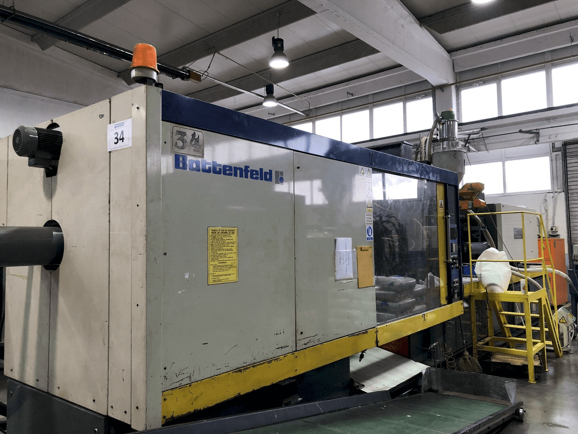 Koneen Battenfeld BK-T 5000-4000 vasemman sivun näkymä