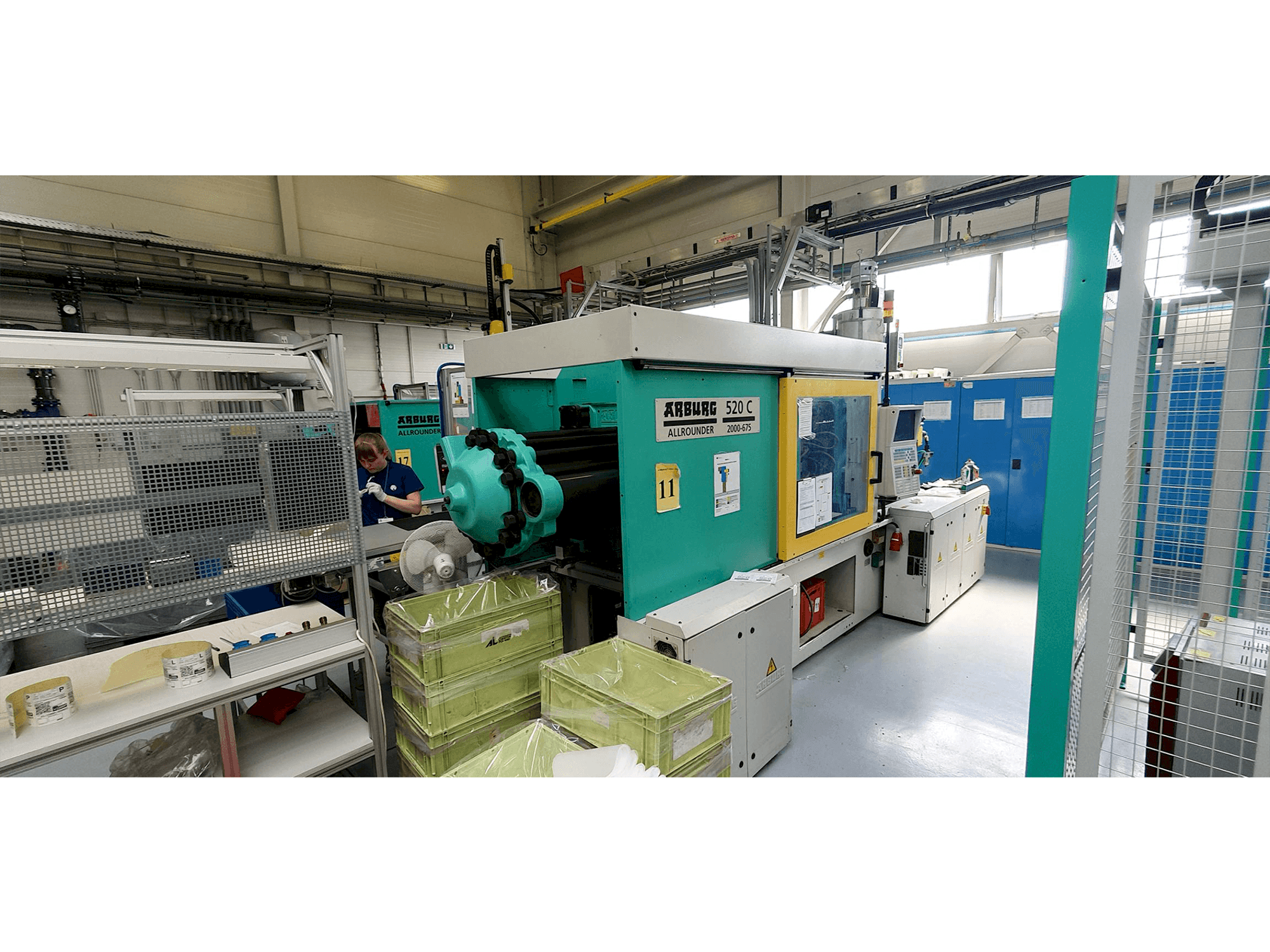 Koneen Arburg Allrounder 520 C 2000-675 etunäkymä