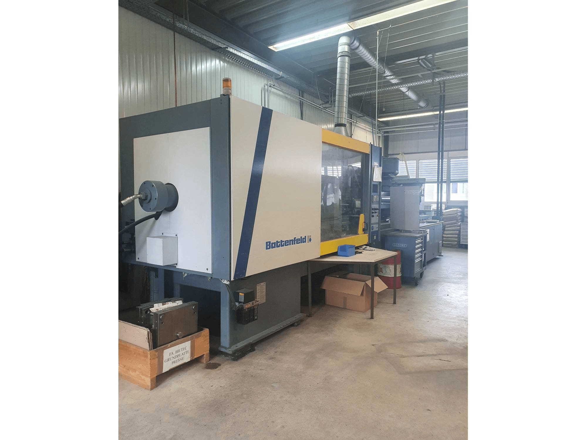 Koneen Battenfeld BK 3500/2800 etunäkymä