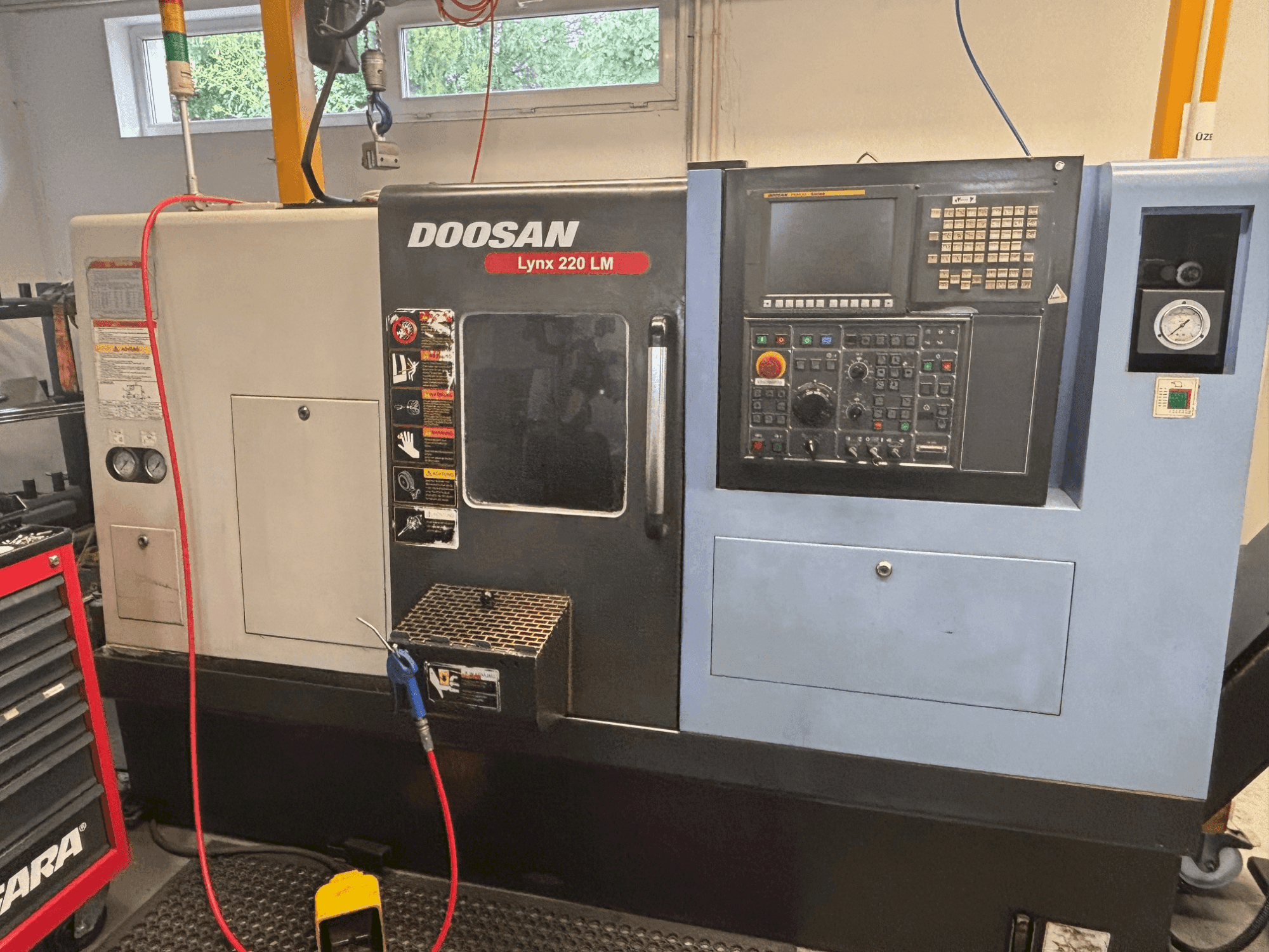 Koneen DOOSAN LYNX 200 LM etunäkymä