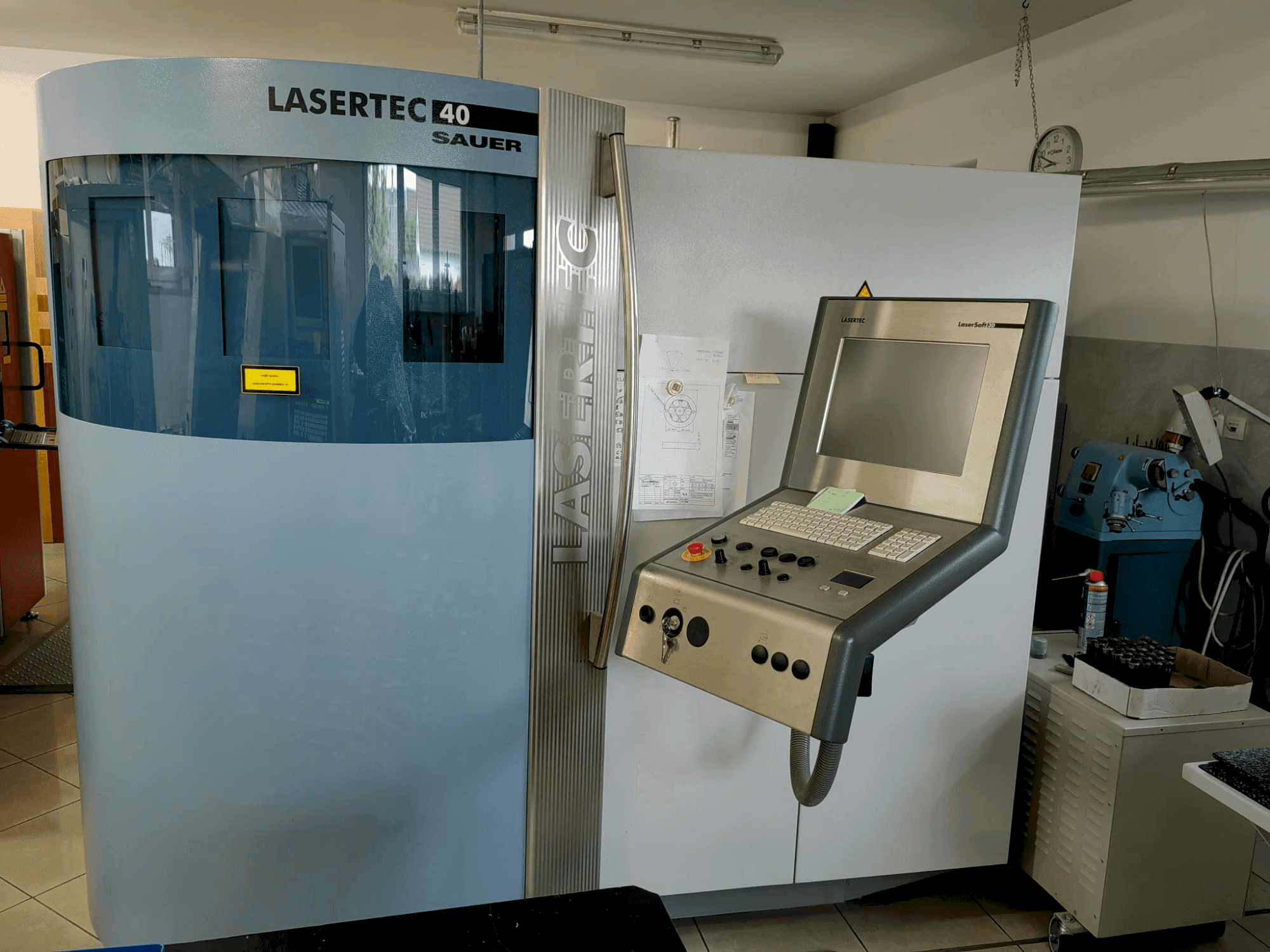 Koneen DMG SAUER LASERTEC 40 (2008) etunäkymä
