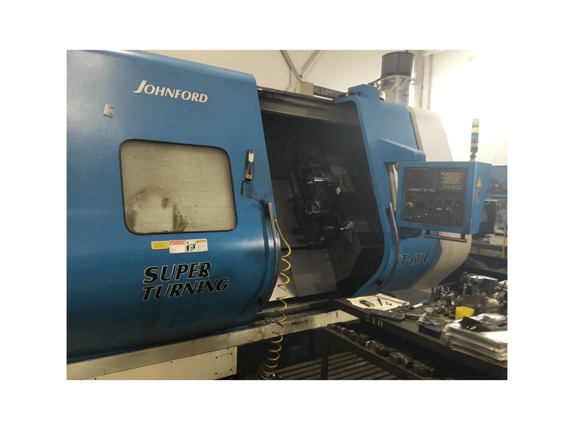 Koneen Johnford ST-60C etunäkymä