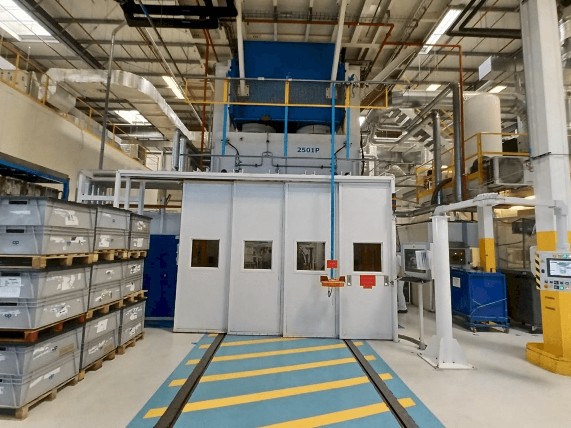 Koneen Pinette 2500 Ton etunäkymä