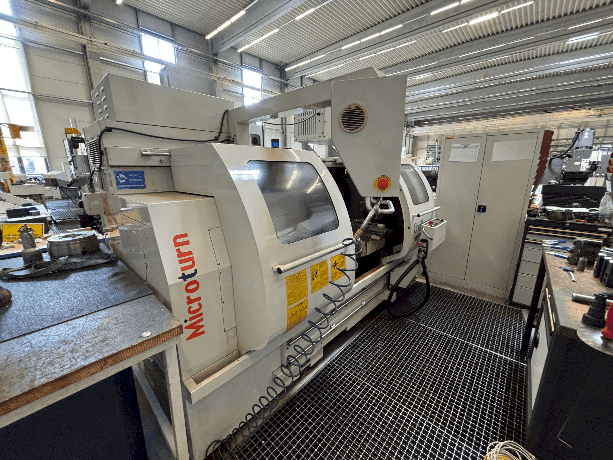 Koneen Challenger Microturn BCN 1840 etunäkymä