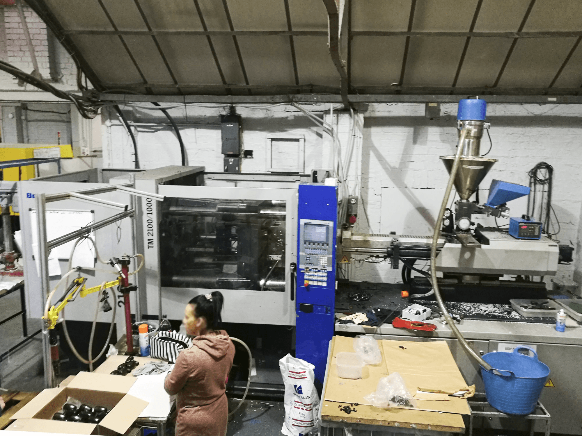 Koneen Battenfeld hallintayksikkö TM 2100/1000