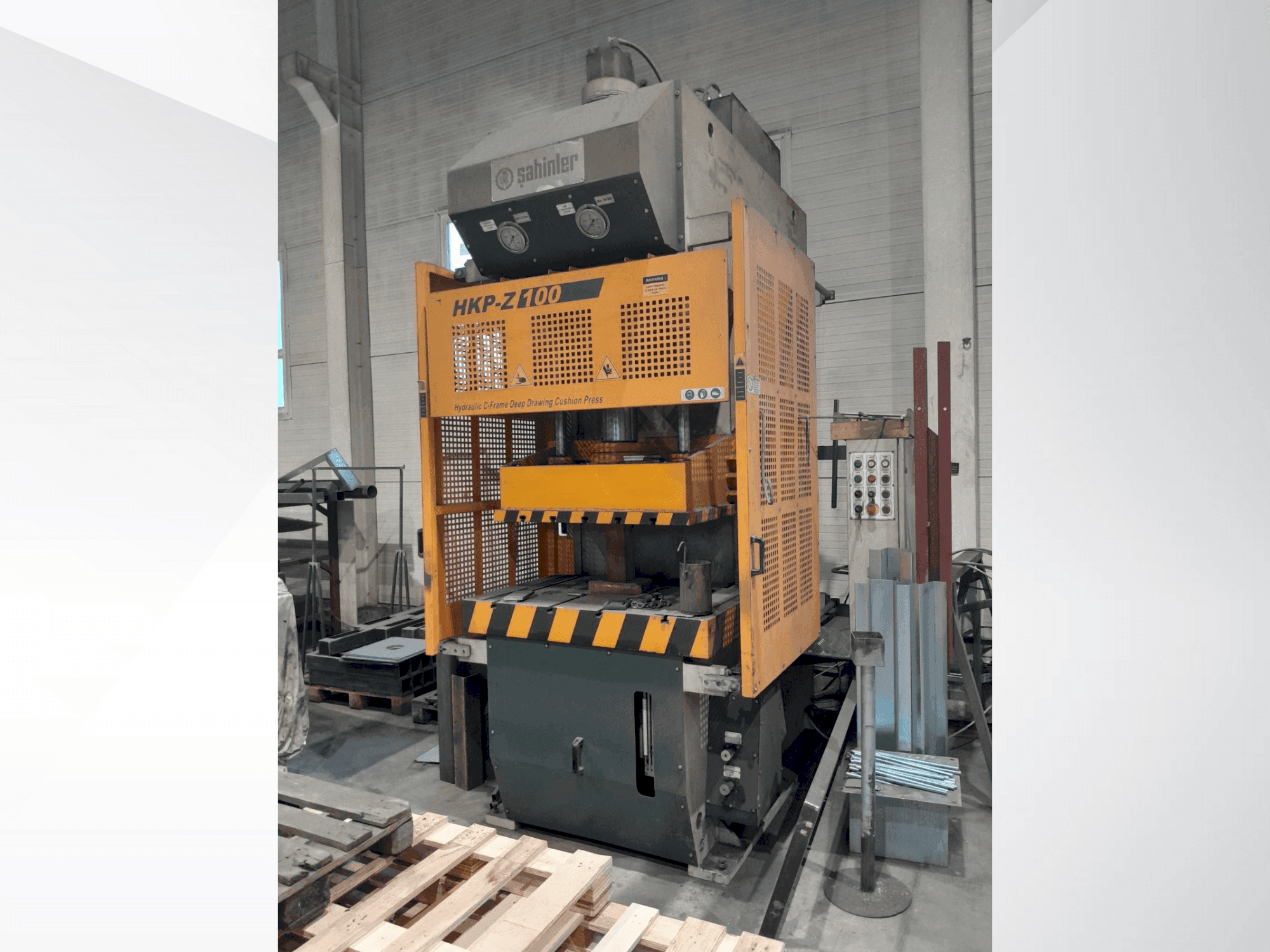 Koneen Sahinler HKP-Z 100 etunäkymä