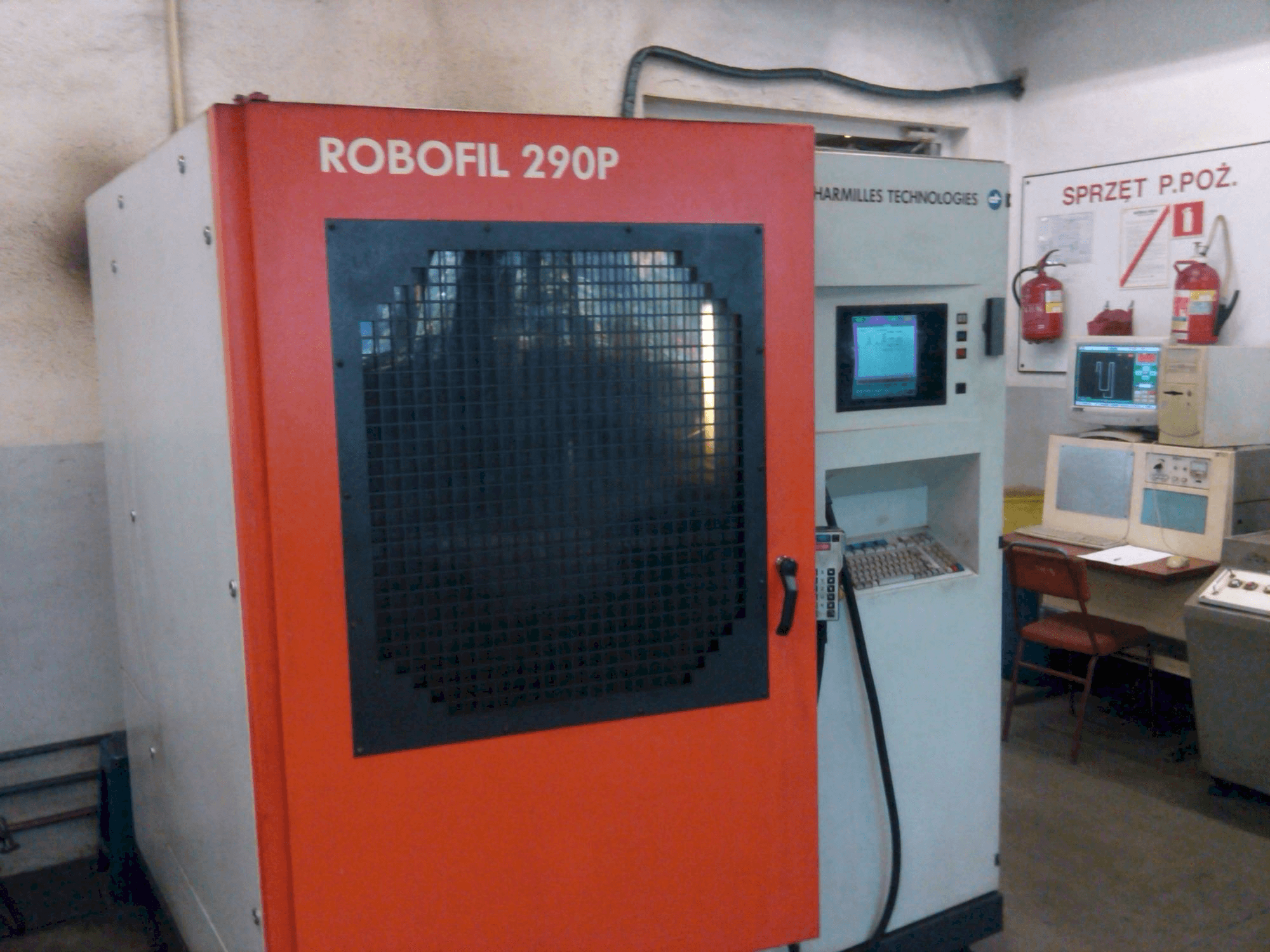 Koneen CHARMILLES Robofil 290 P etunäkymä