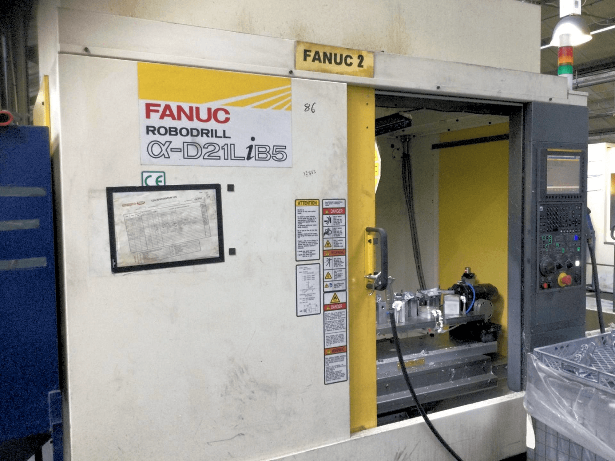Koneen FANUC Robodrill Alpha D21LiB5 etunäkymä
