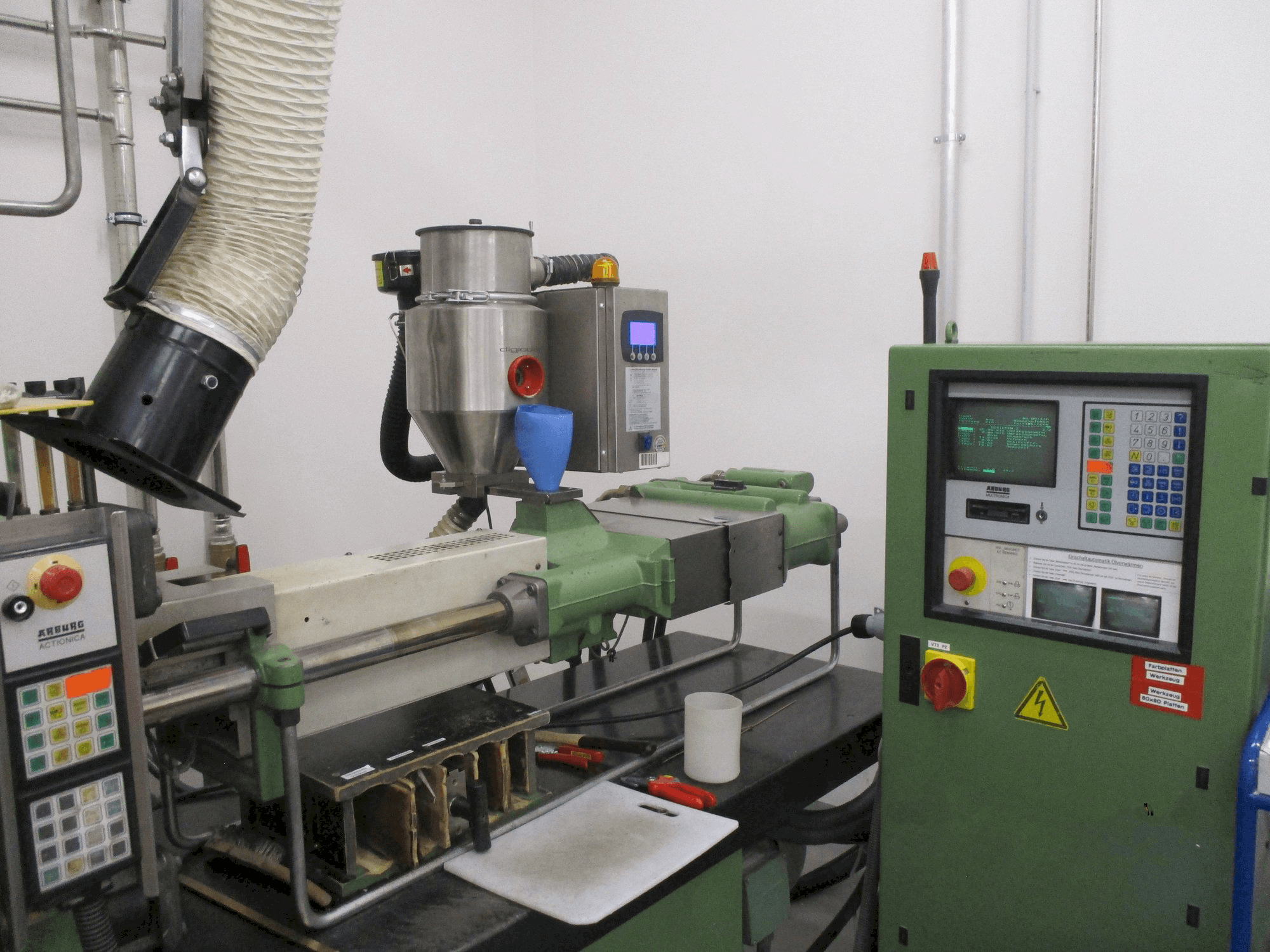 Koneen Arburg Allrounder 320 M 750 - 90/90 2K etunäkymä