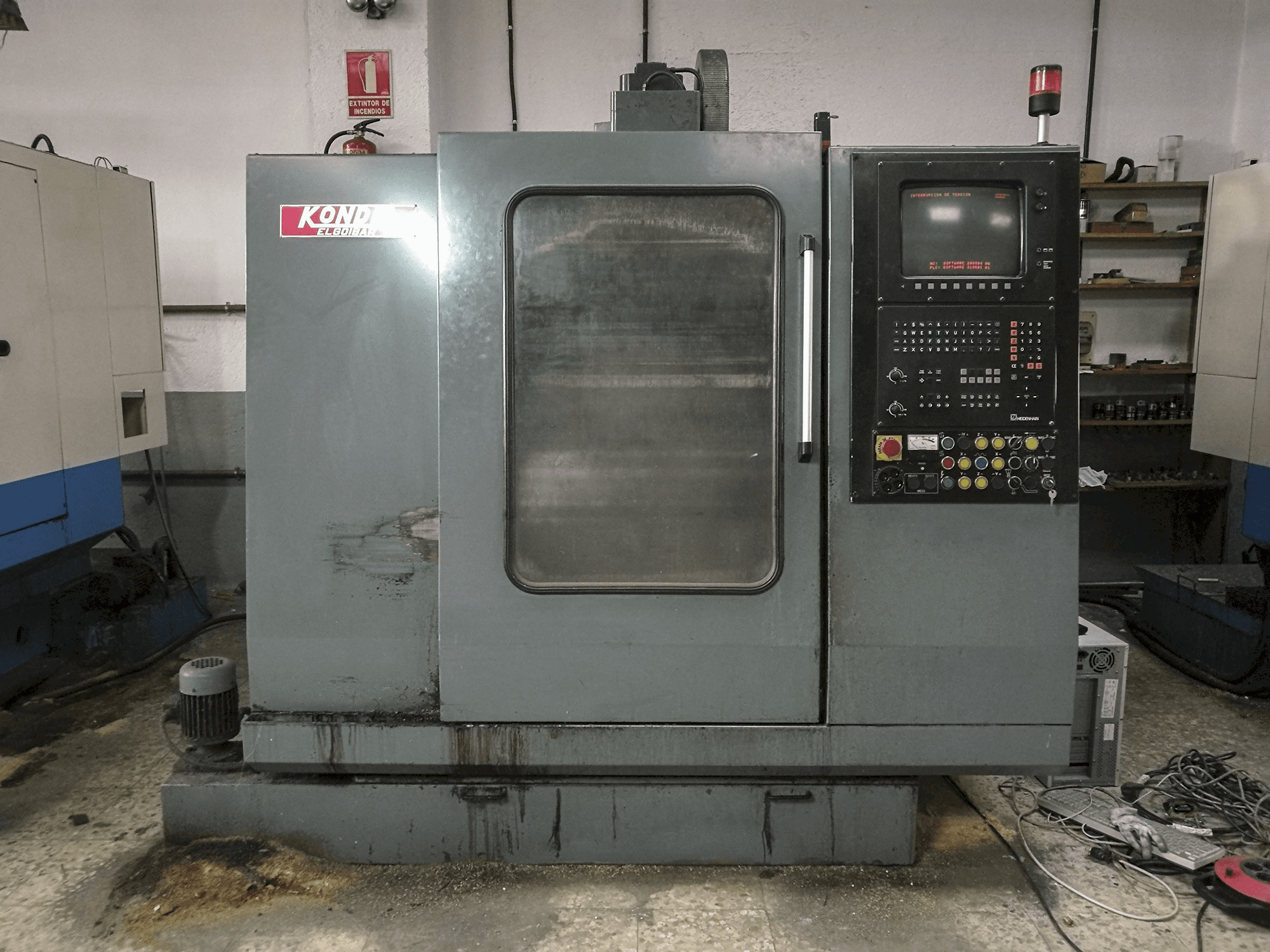 Koneen KONDIA etunäkymä B-500