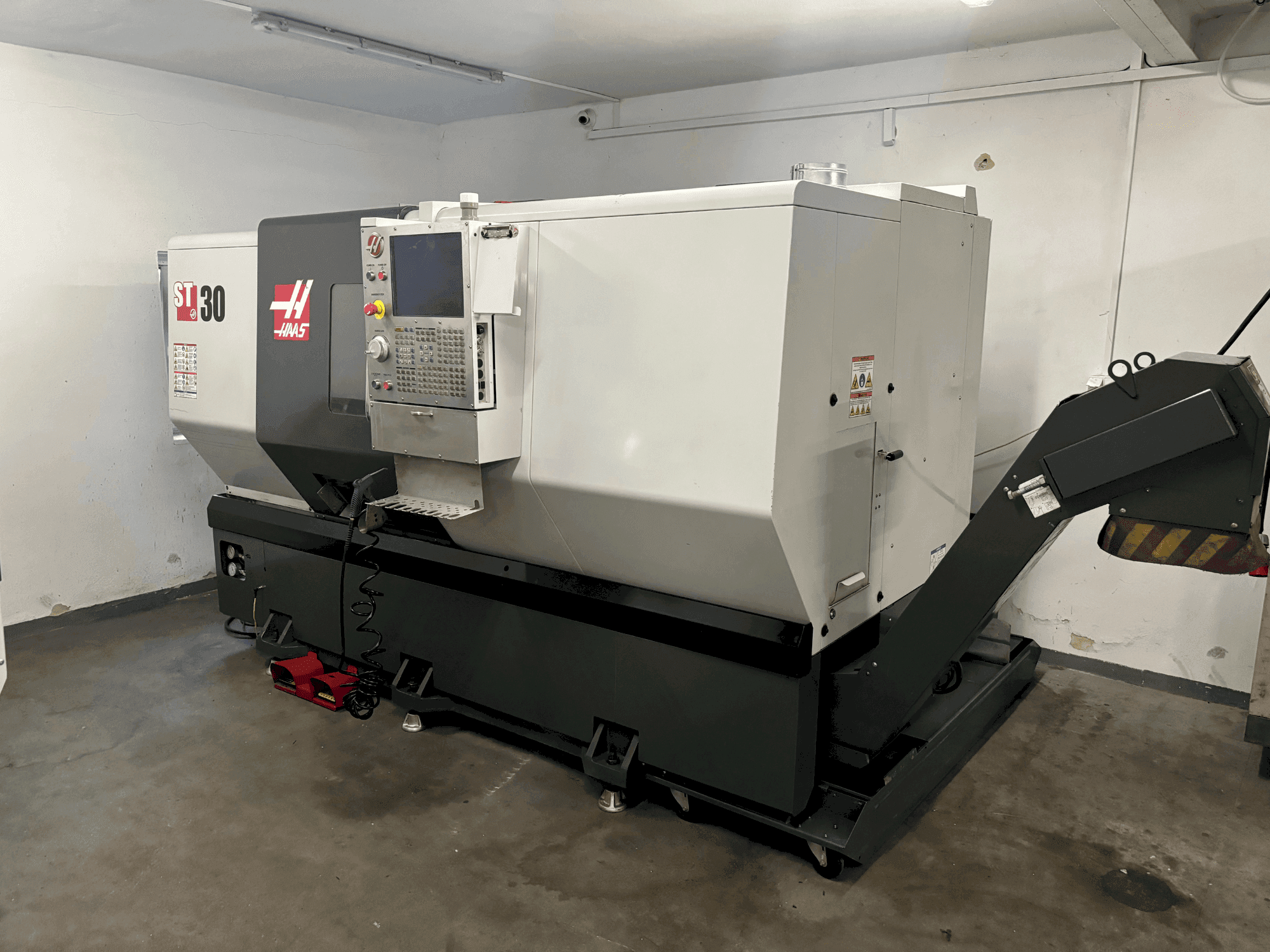 Koneen HAAS ST-30 etunäkymä