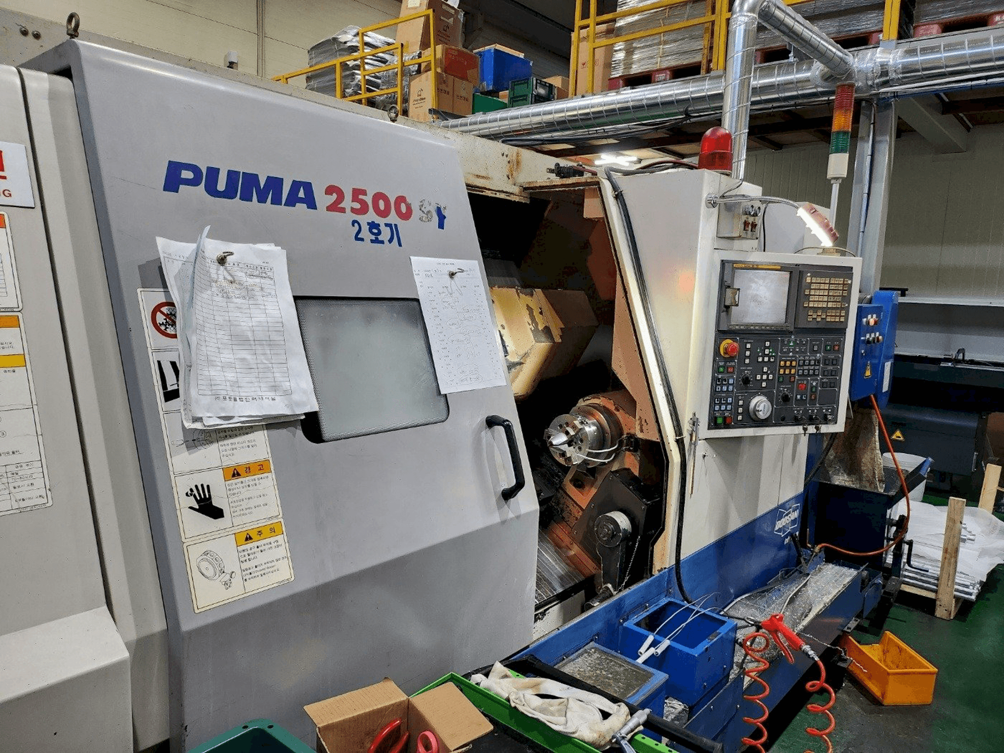 Koneen DOOSAN PUMA 2500SY etunäkymä