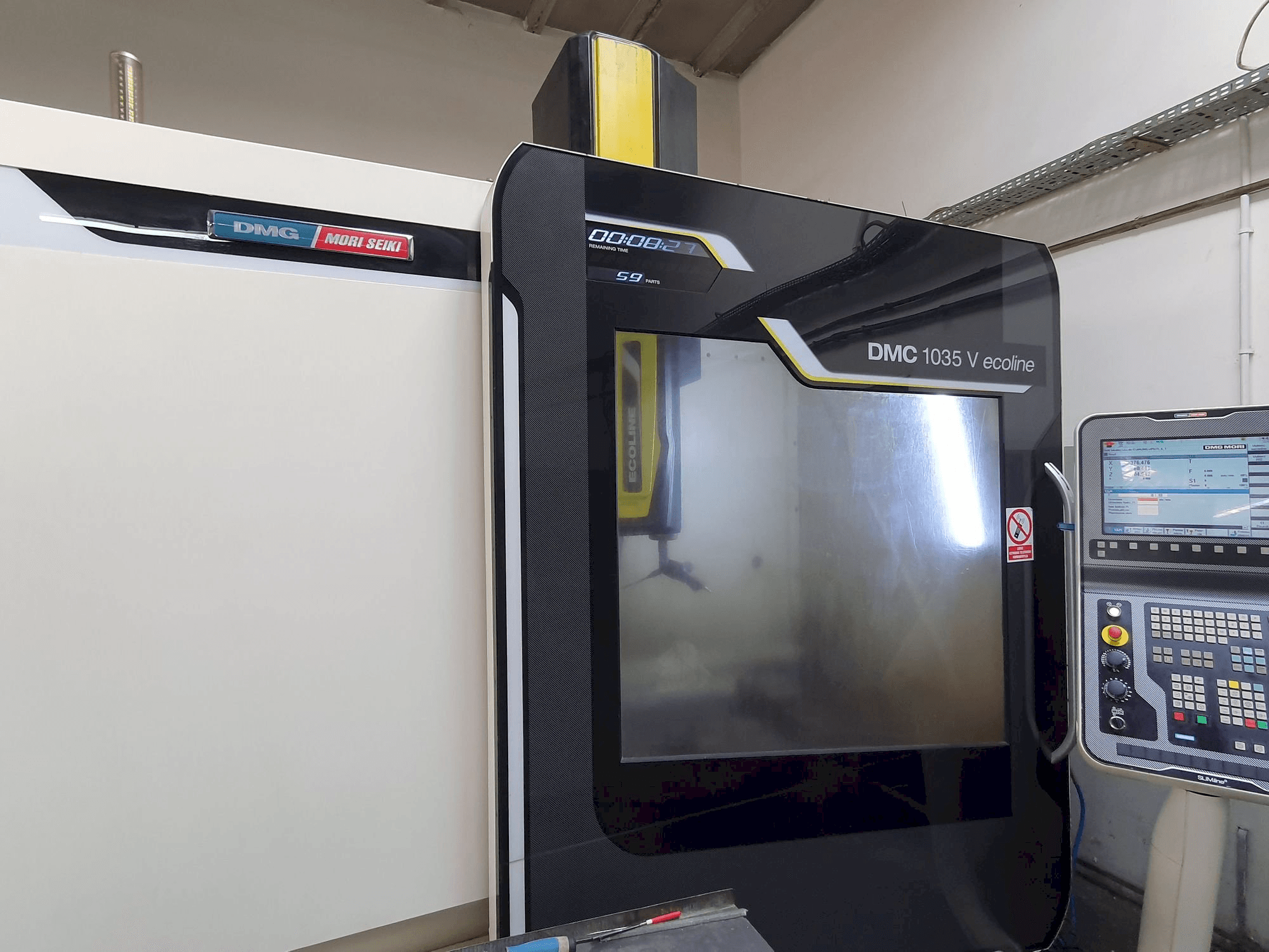 Koneen DMG MORI DMC 1035V Ecoline etunäkymä
