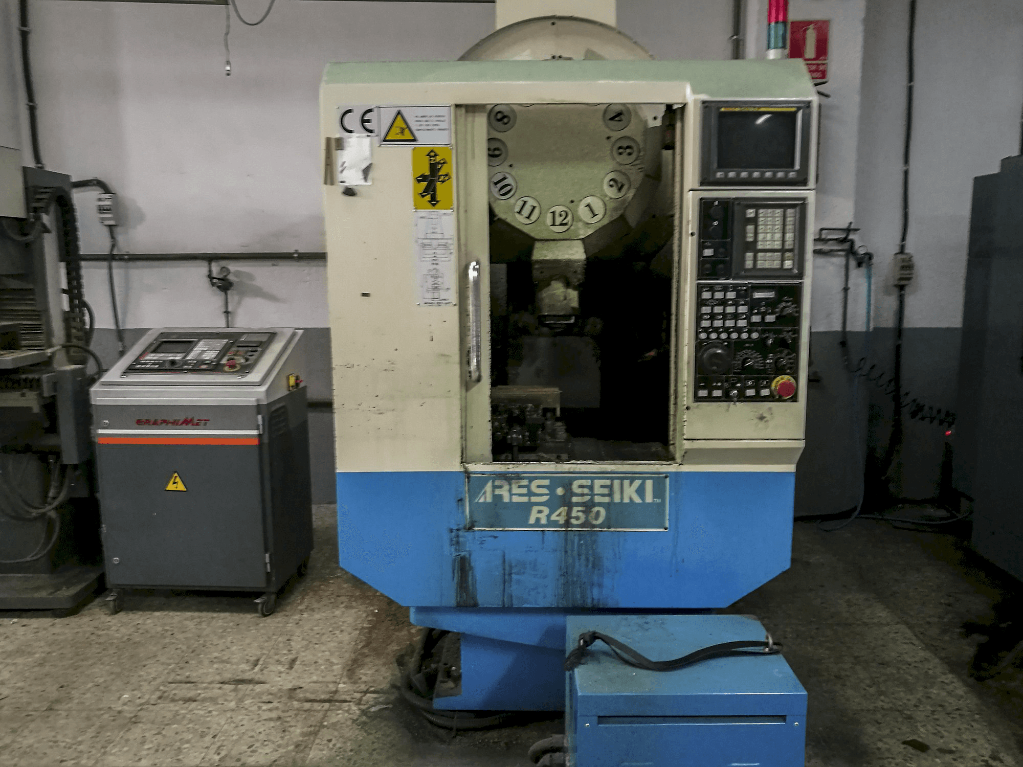 Koneen ARES etunäkymä TC-450