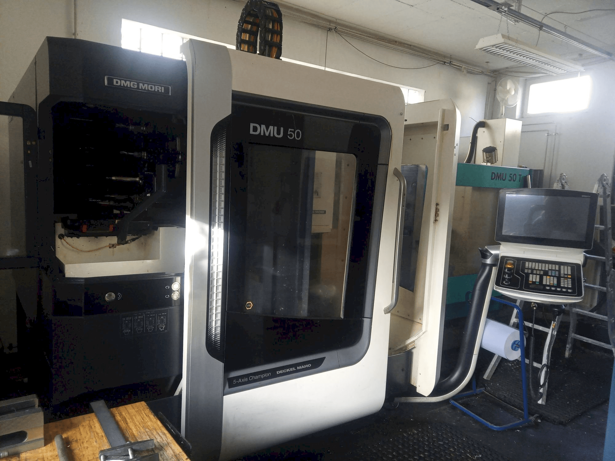 Koneen DMG MORI DMU 50 etunäkymä