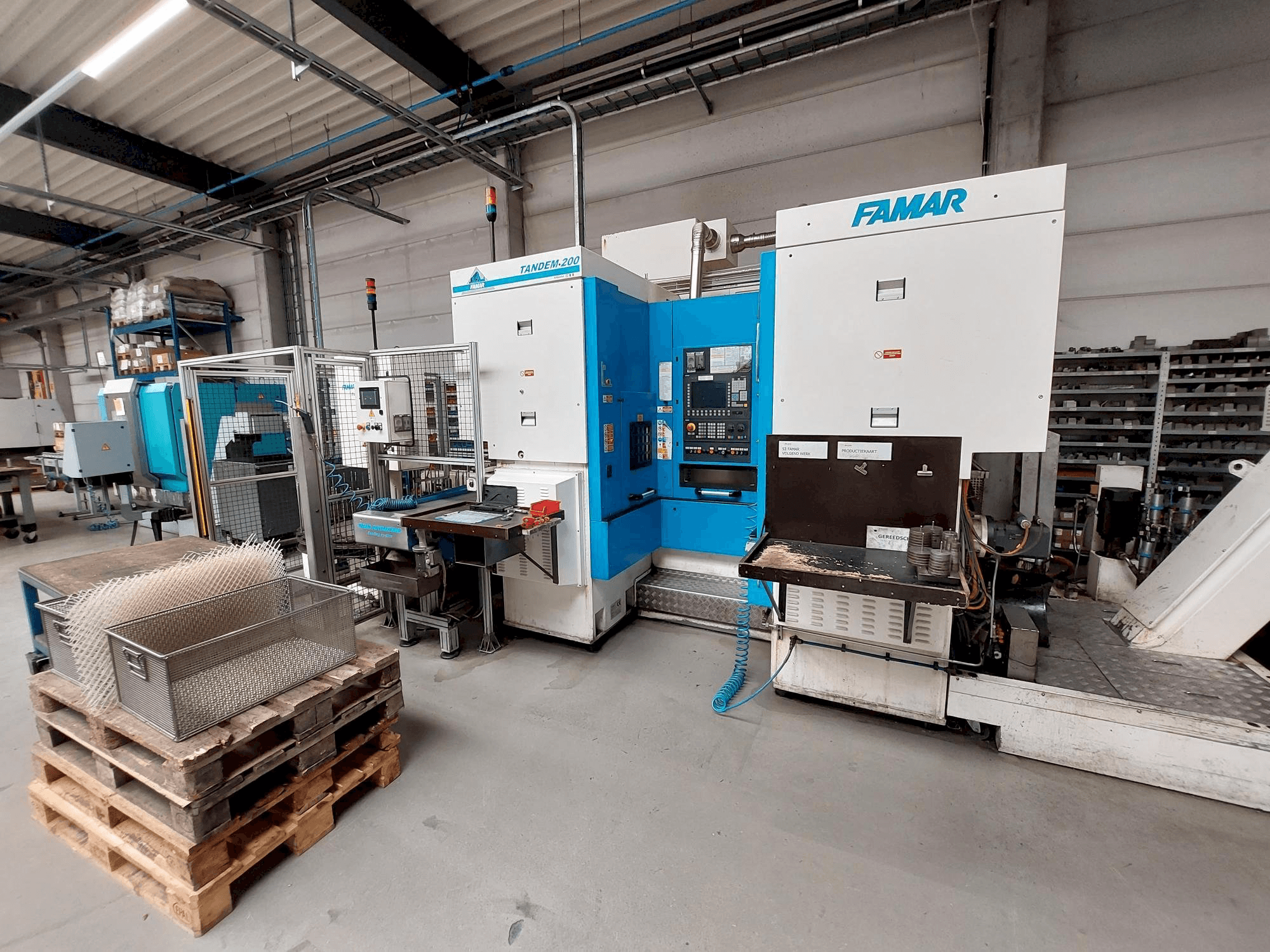 Koneen Famar Tandem 200 etunäkymä