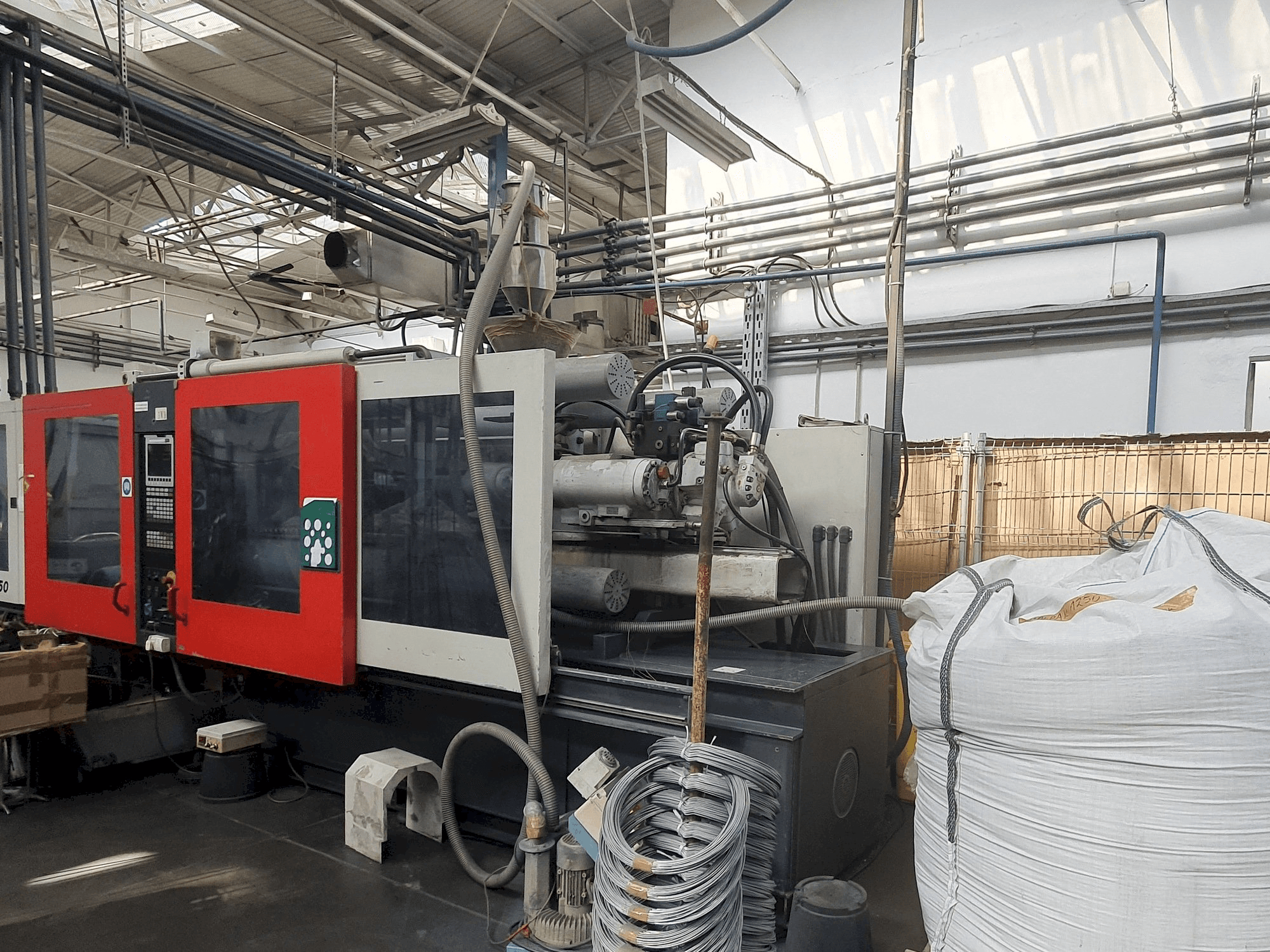 Koneen FERROMATIK MILACRON MAXIMA MV 350 etunäkymä