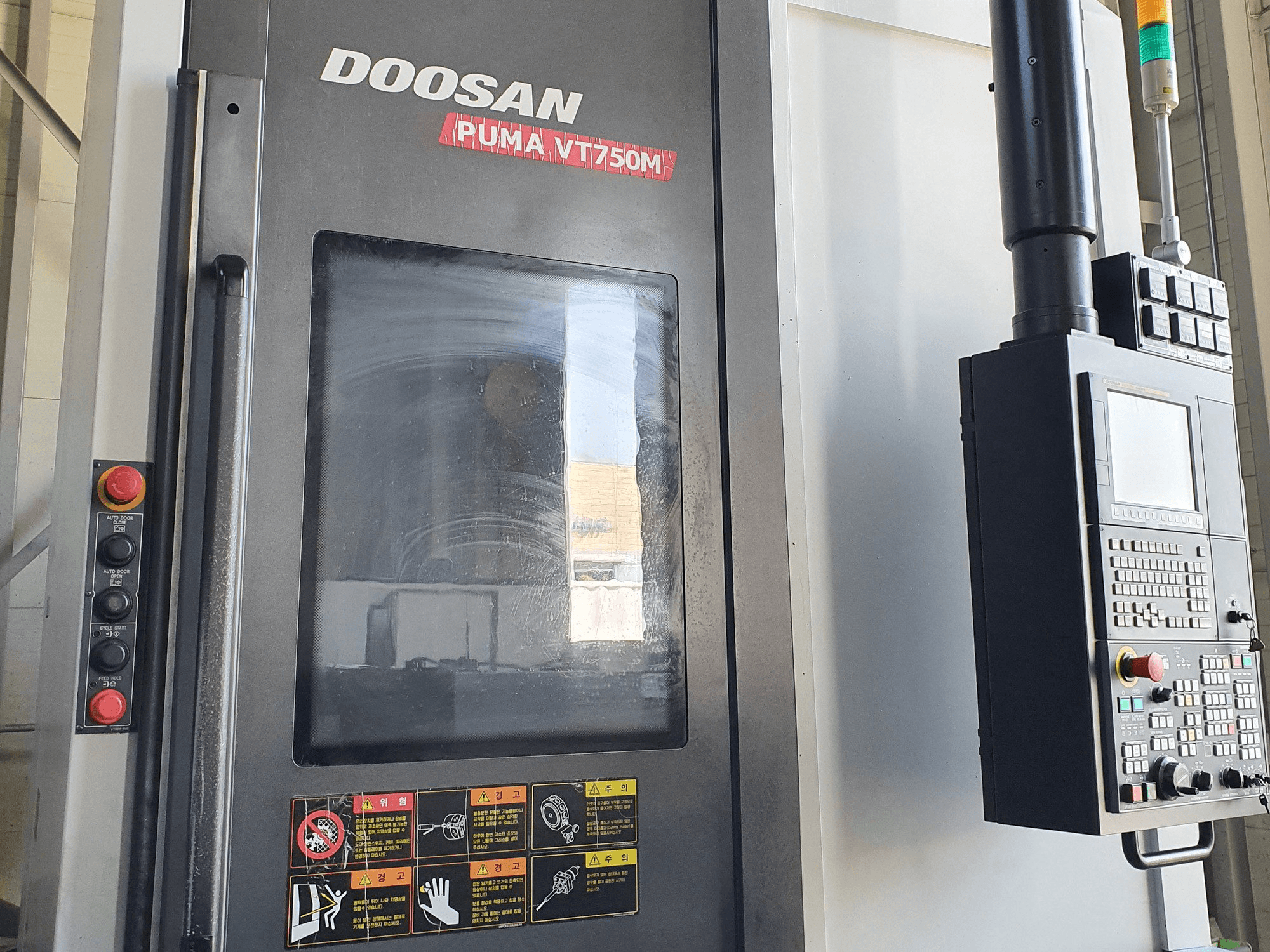Koneen Doosan VT750M etunäkymä