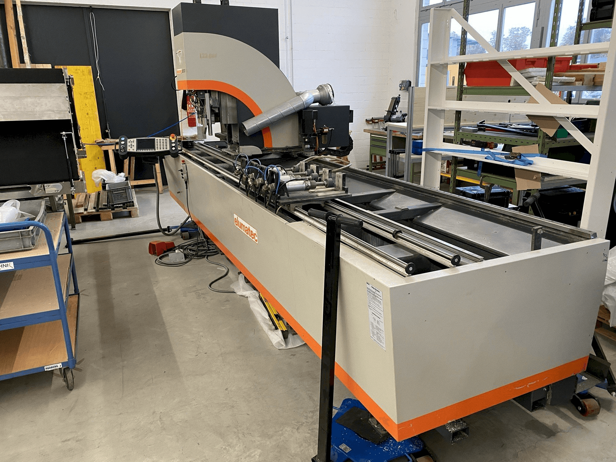 Koneen Elumatec SBZ 122/3 etunäkymä