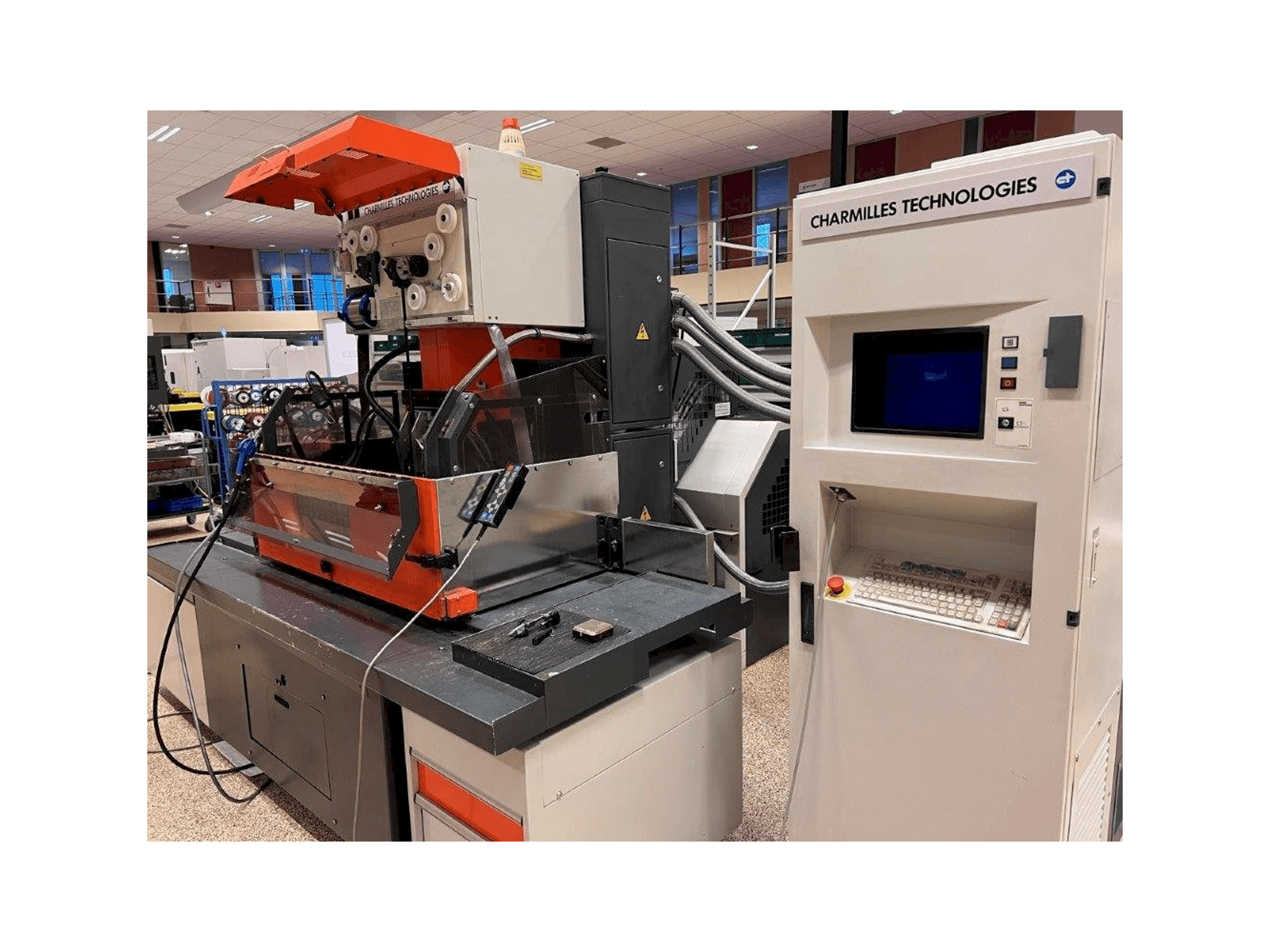 Koneen CHARMILLES Robofil FI6020 CSL2 etunäkymä