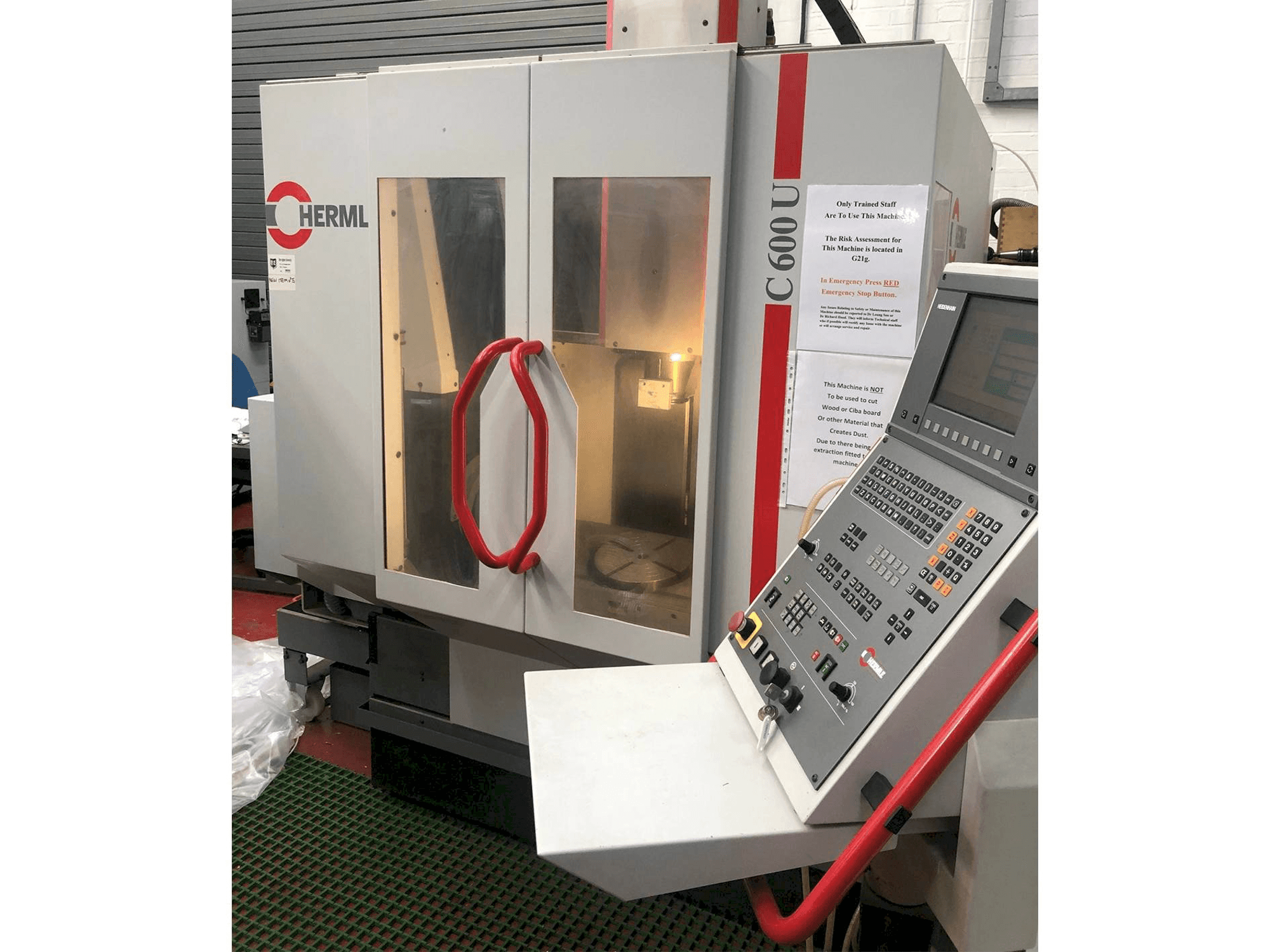 Koneen HERMLE B 600 U etunäkymä