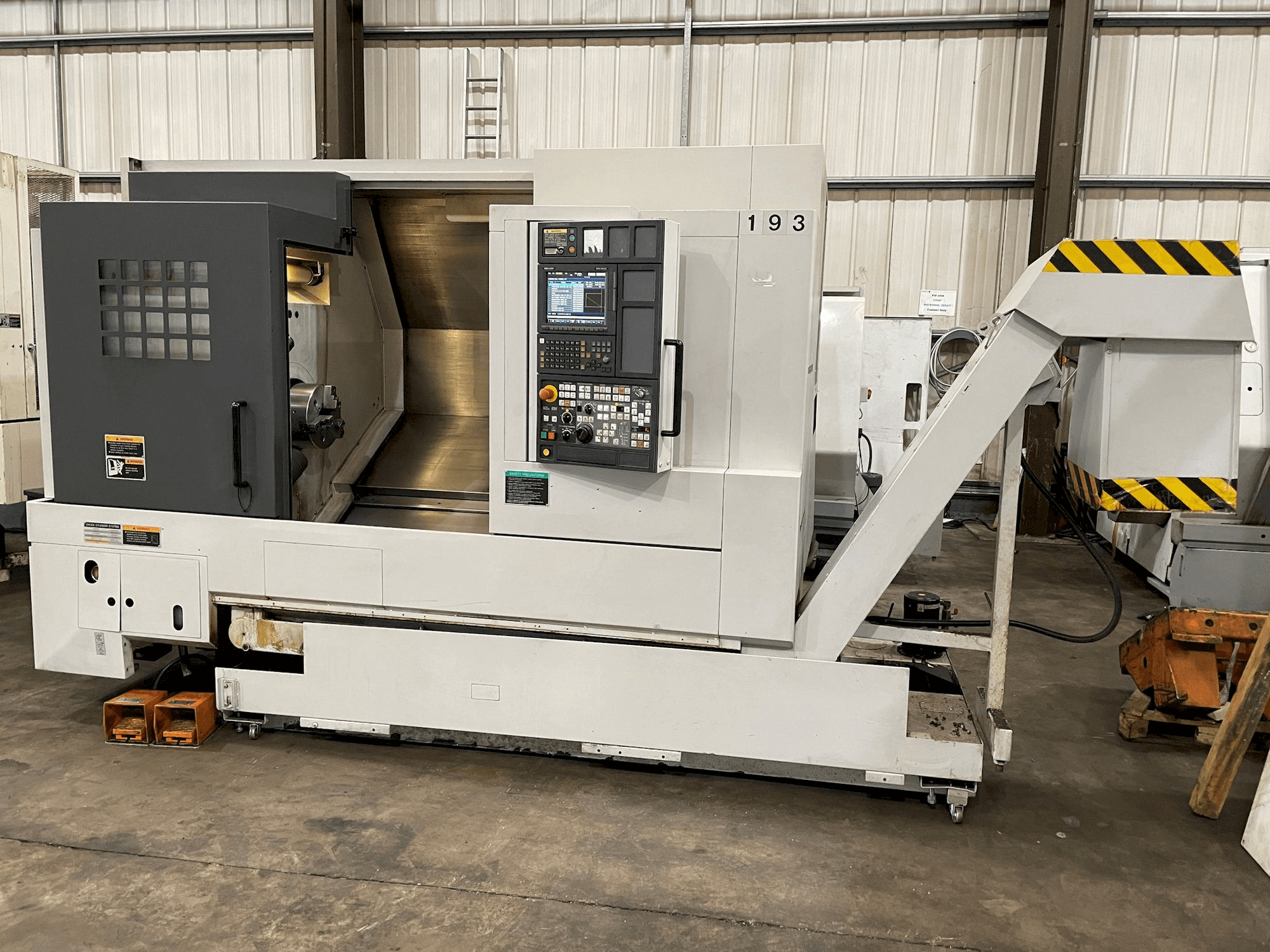 Koneen MORI SEIKI NL 2500/700 etunäkymä