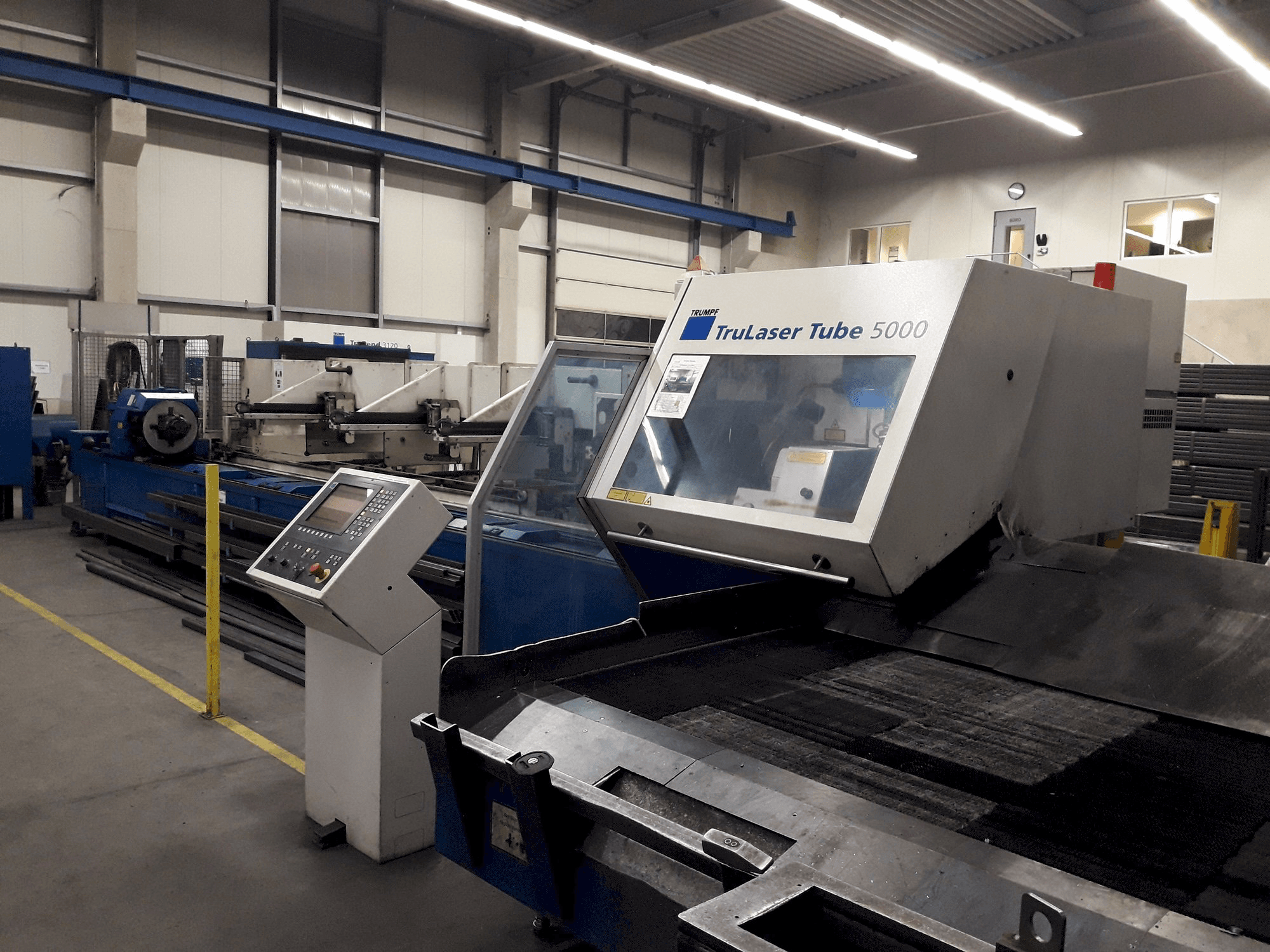 Koneen Trumpf TruLaser Tube 5000 etunäkymä