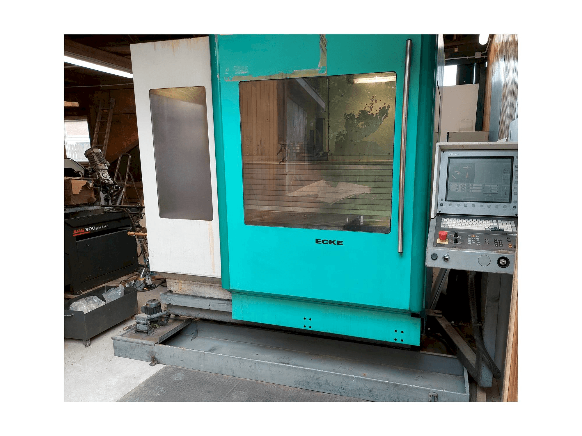 Koneen DECKEL MAHO DMU 60 E etunäkymä