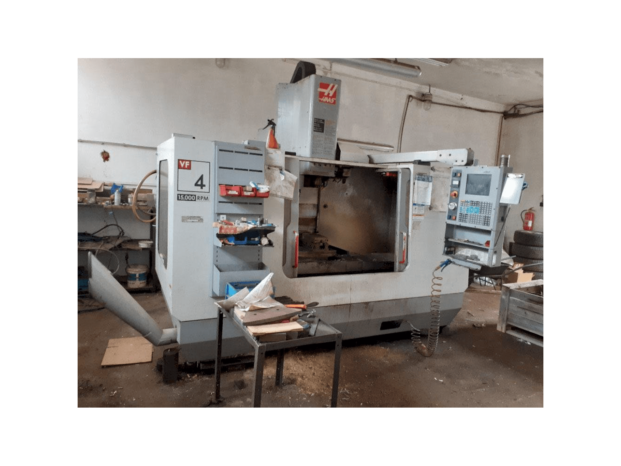 Koneen HAAS VF-4 DHE etunäkymä