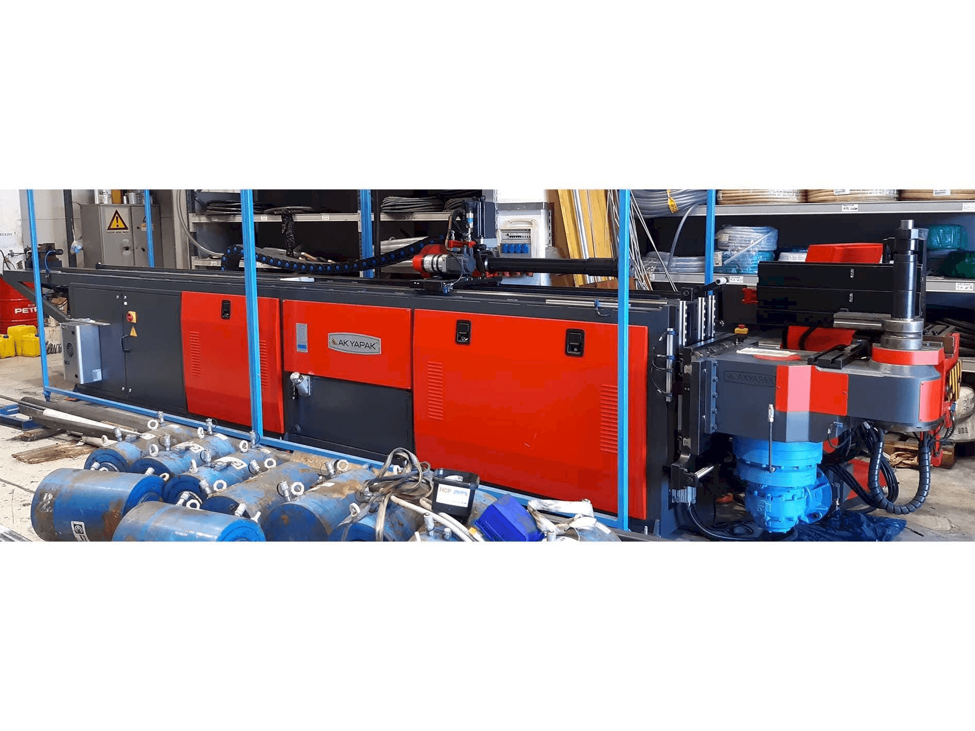 Koneen Akyapak ABM 76 CNC3 etunäkymä