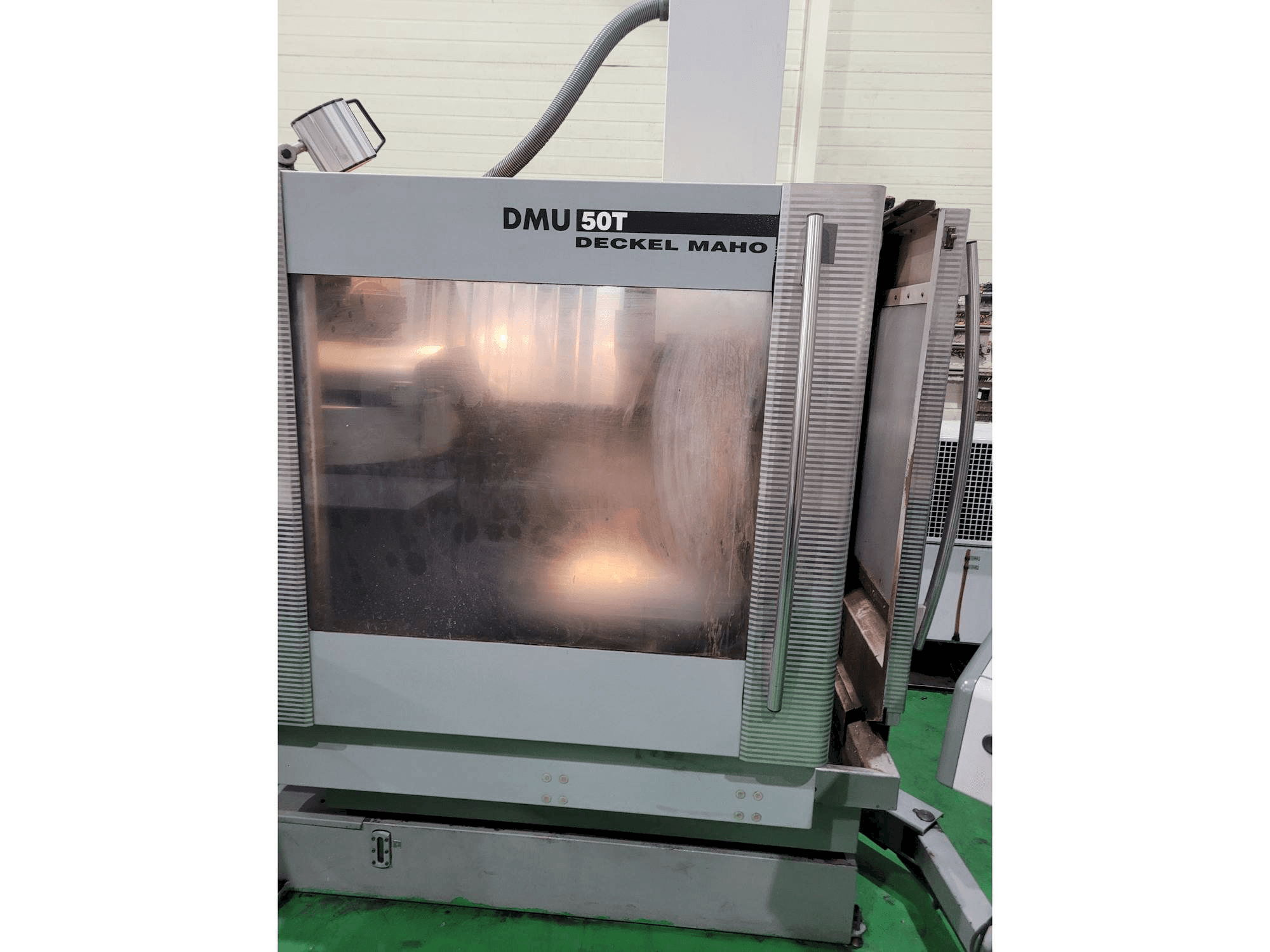 Koneen DECKEL MAHO DMU 50 T etunäkymä
