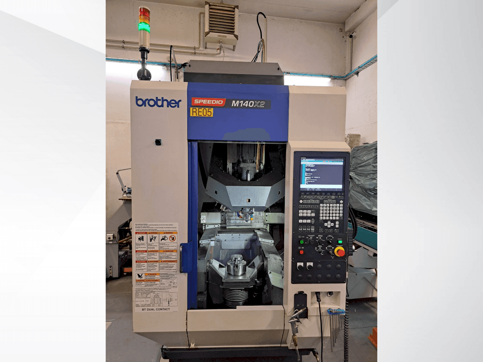 Koneen Brother SPEEDIO M140X2 etunäkymä