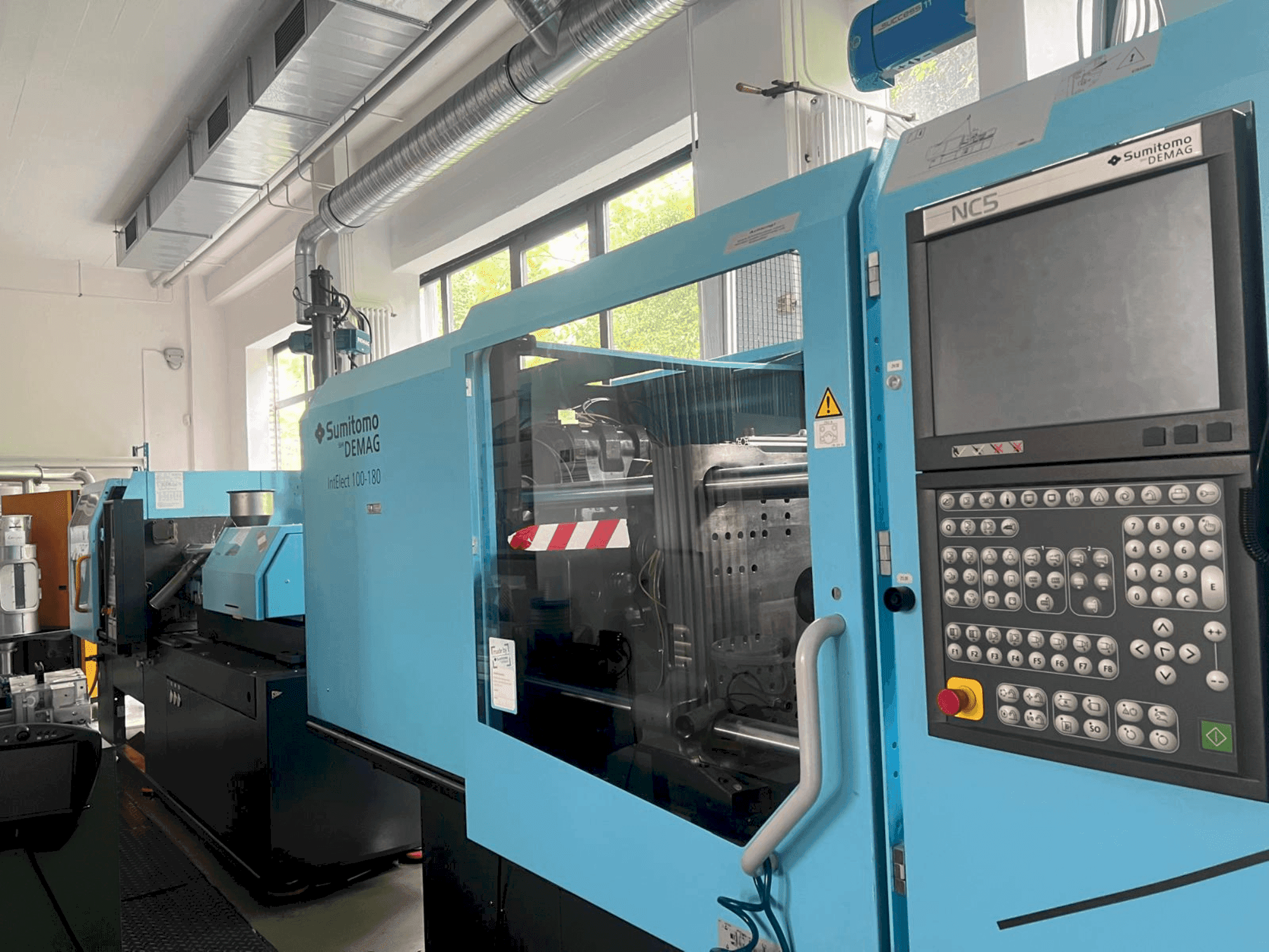 Koneen SUMITOMO SHI DEMAG IntElect 100/470-180 etunäkymä