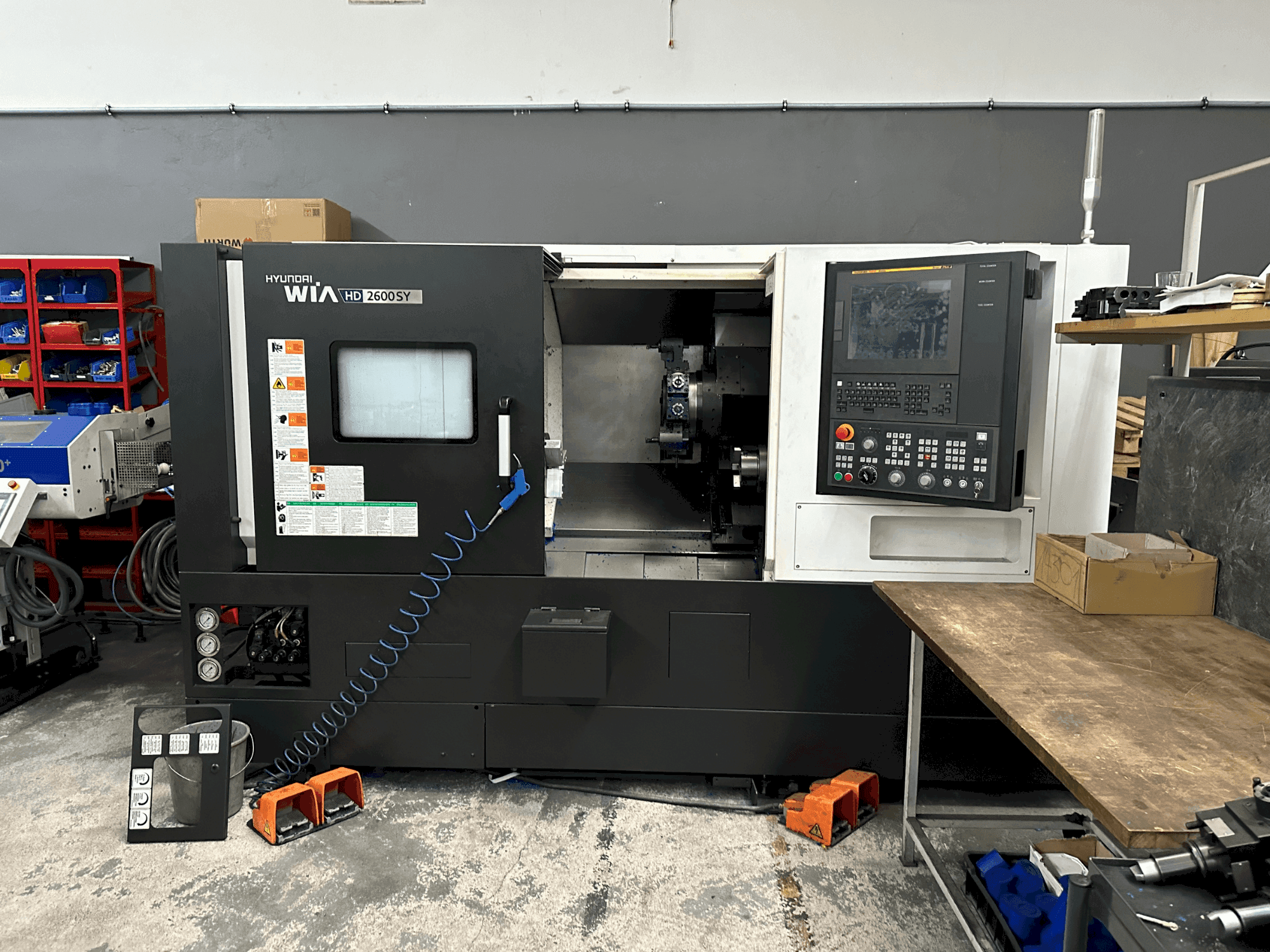 Koneen Hyundai Wia HD 2600SY etunäkymä