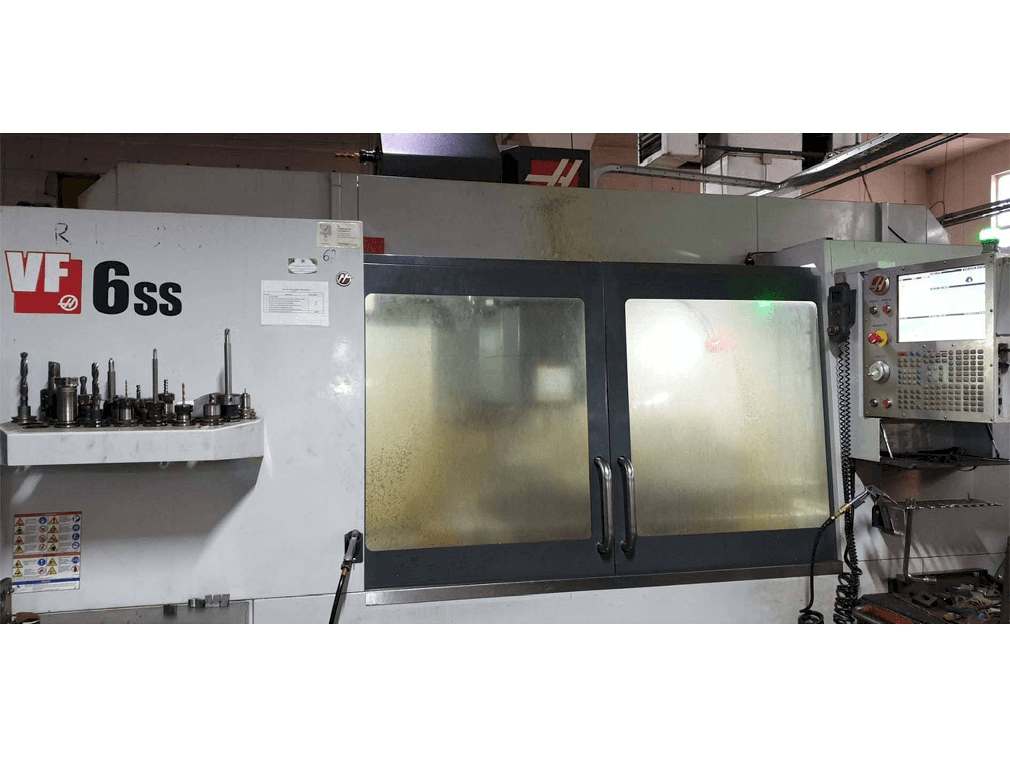 Koneen HAAS VF-6SS etunäkymä