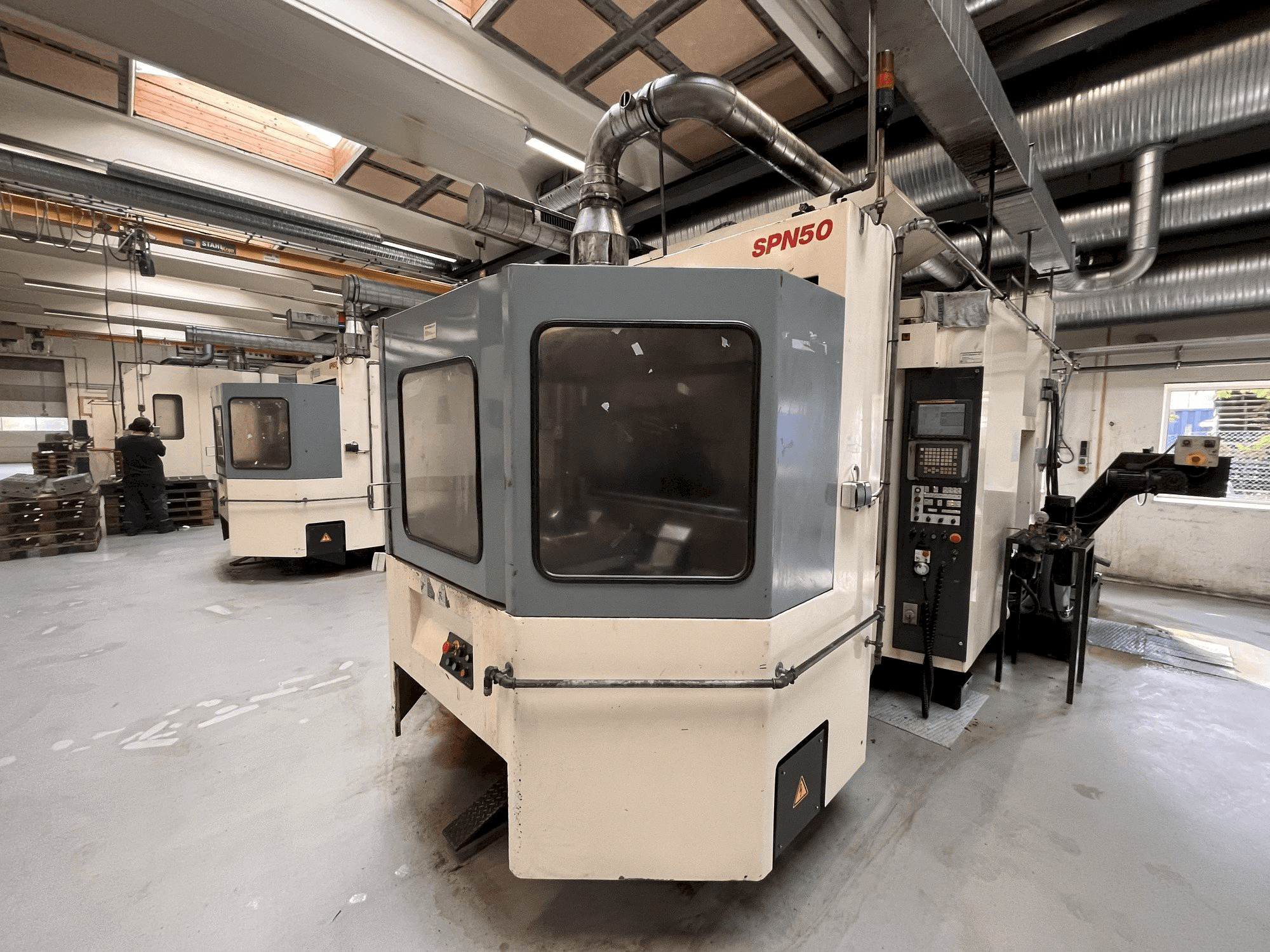 Koneen Niigata SPN 50 etunäkymä