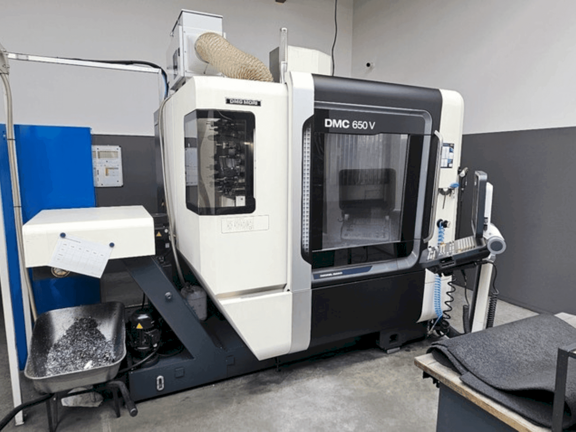 Koneen DMG MORI DMC 650V etunäkymä