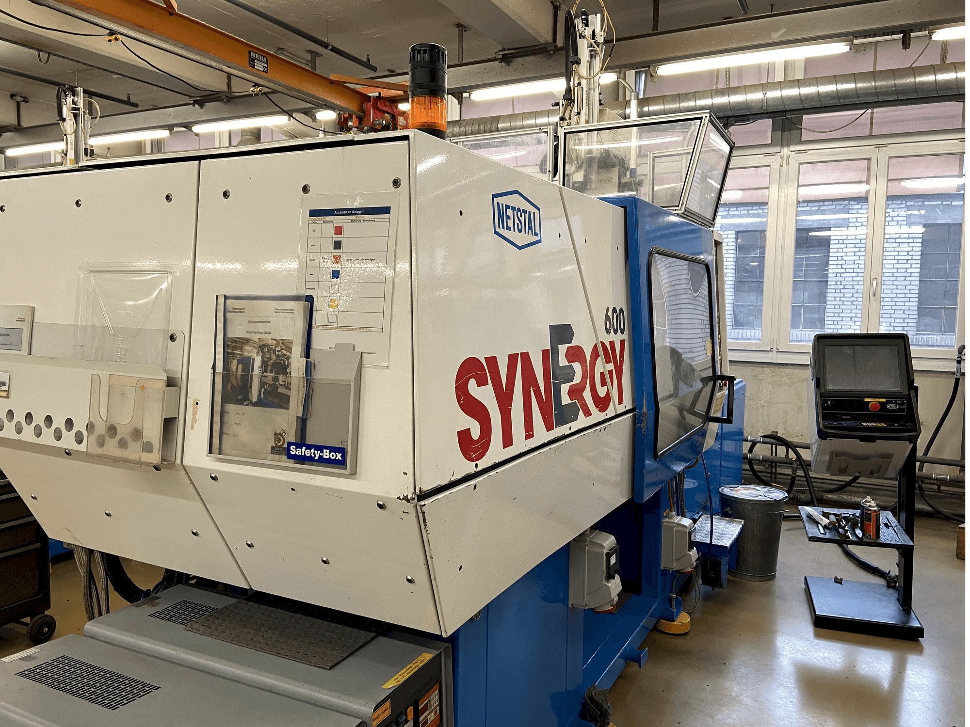 Koneen Netstal Synergy 600-60 etunäkymä